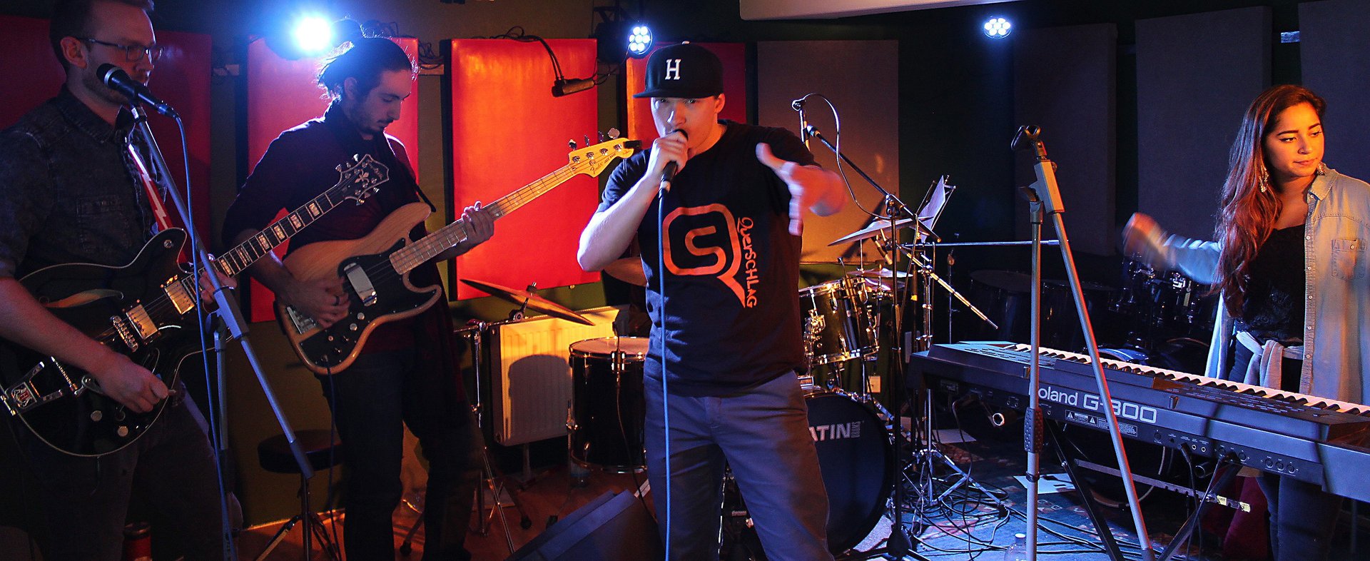 black and white bed linen