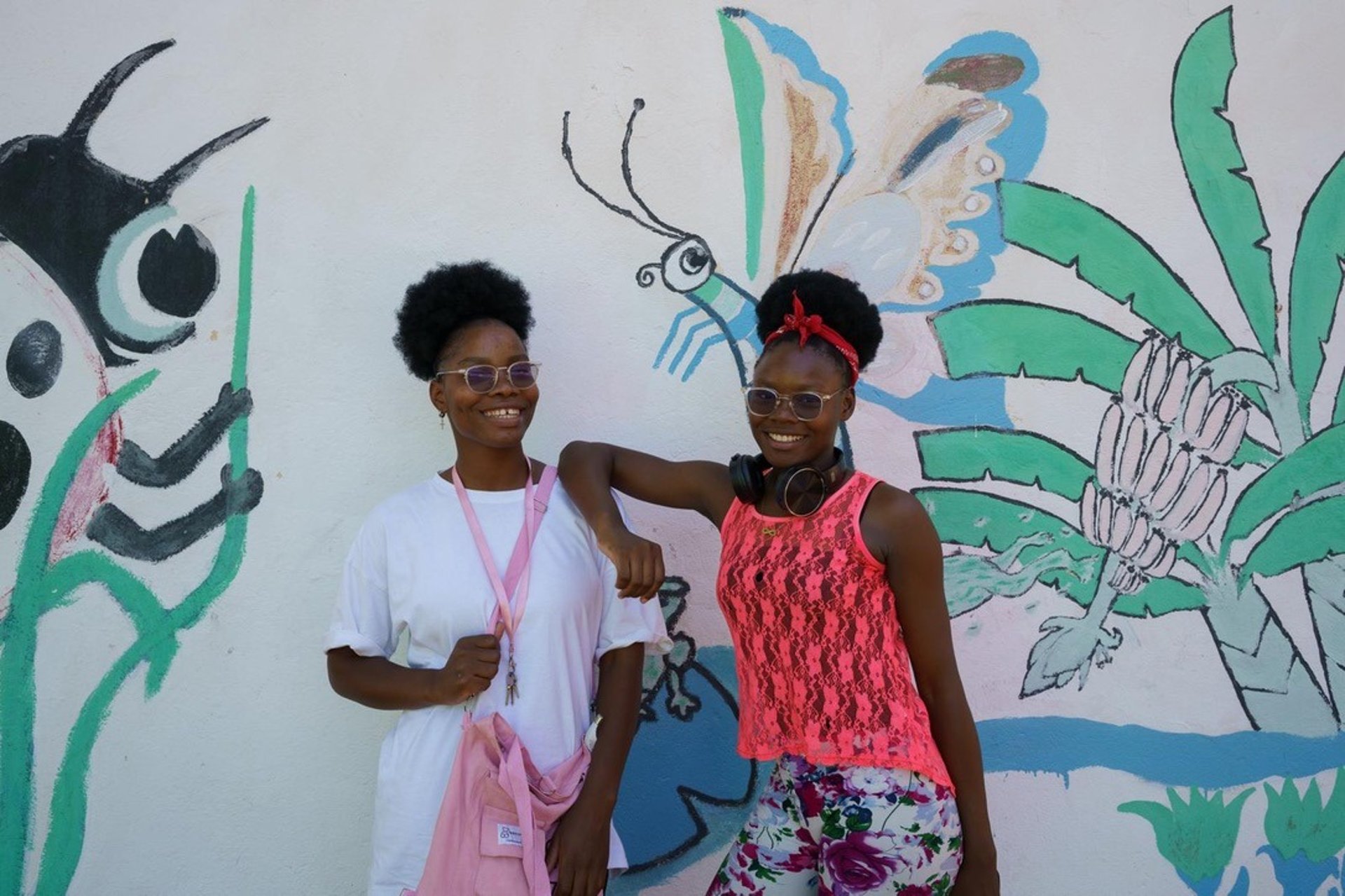 gray computer monitor