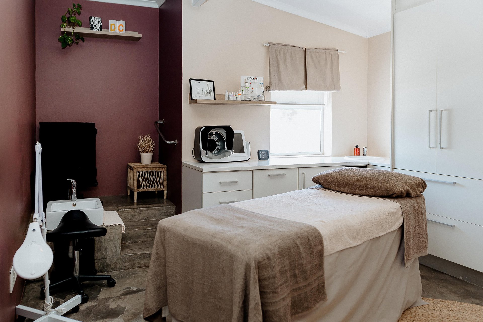 black and white bed linen