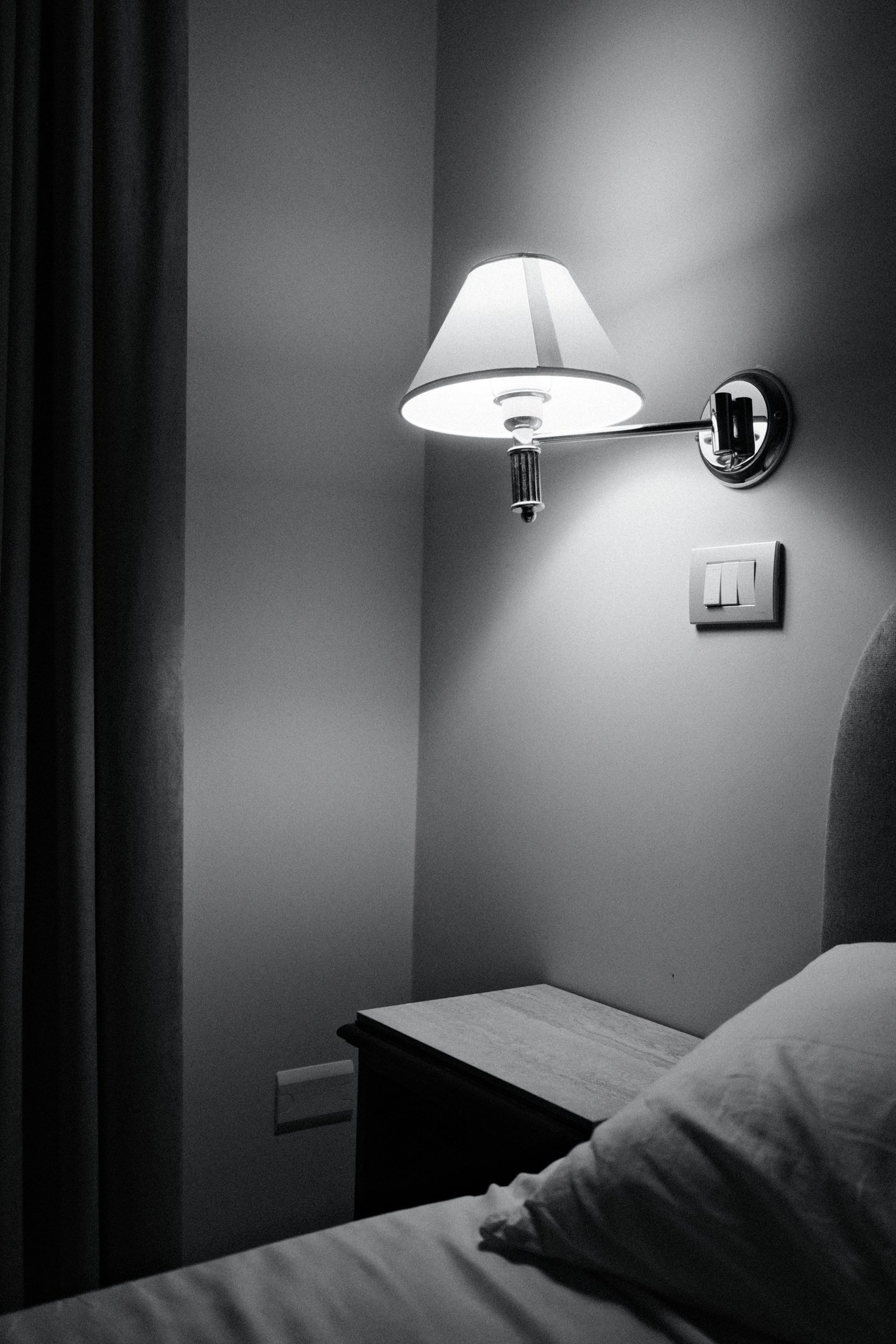 black and white bed linen