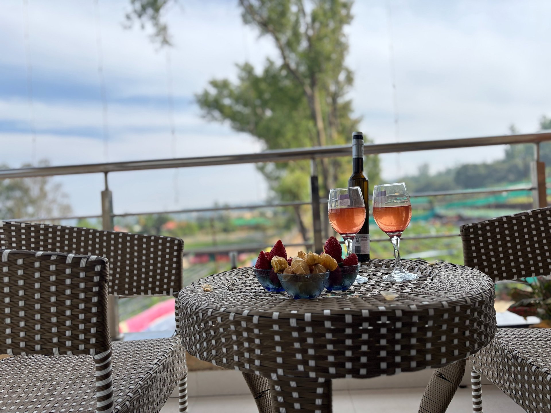 black and white bed linen