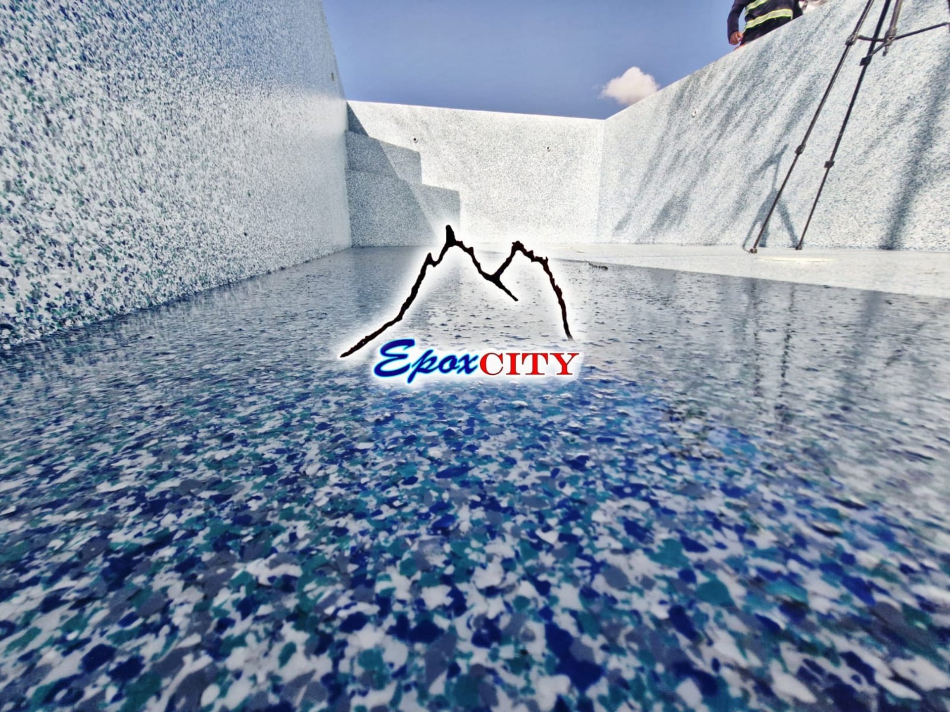 gray computer monitor