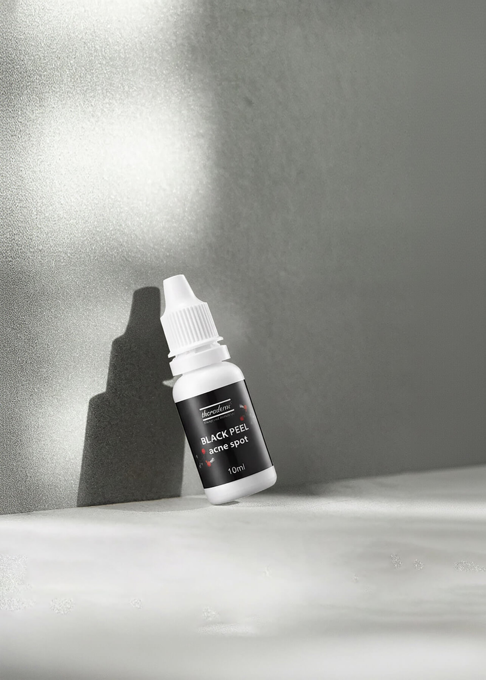 black and white bed linen