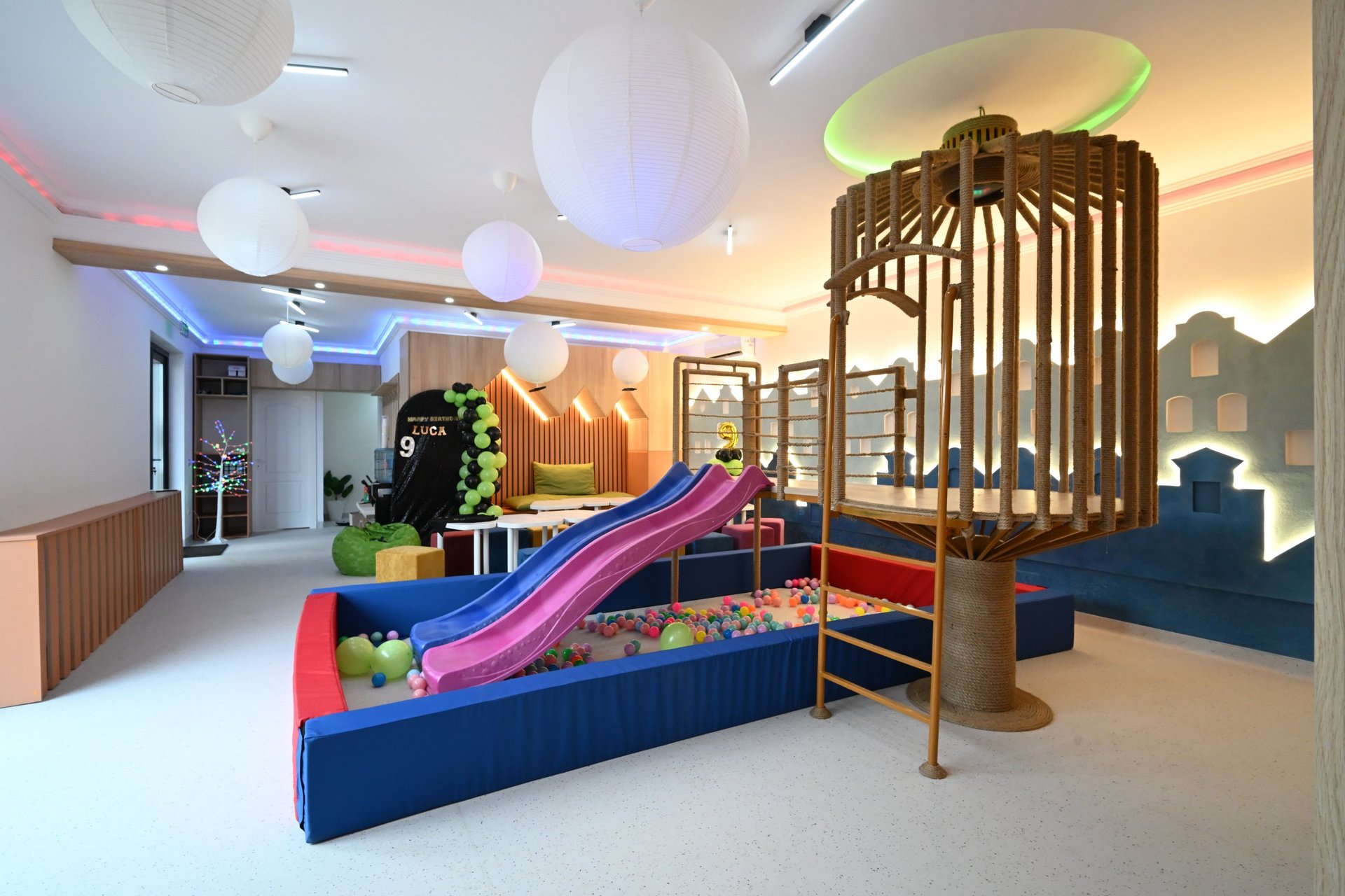 black and white bed linen