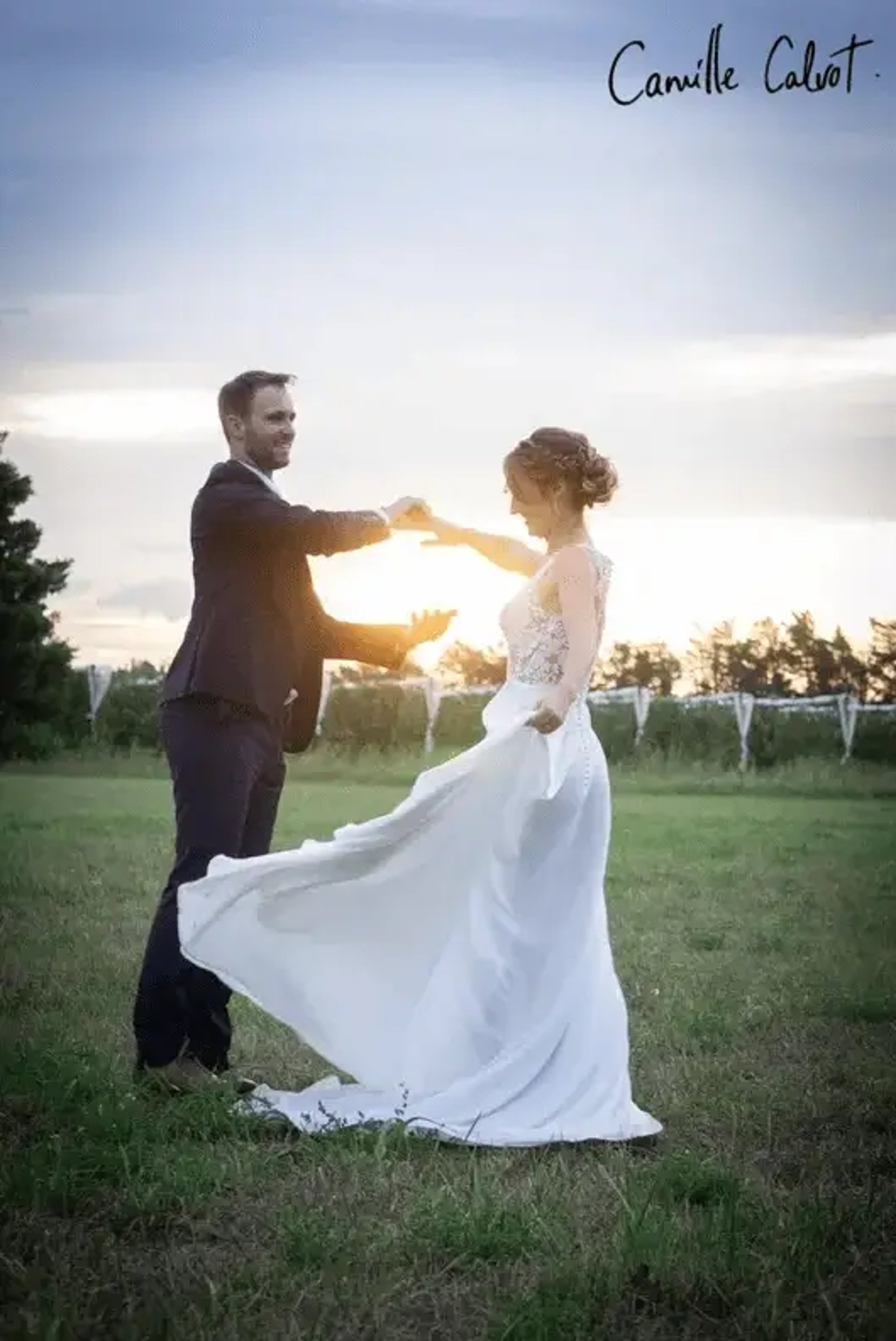 photographie d' un couple de mariés dansant à Vauvert 