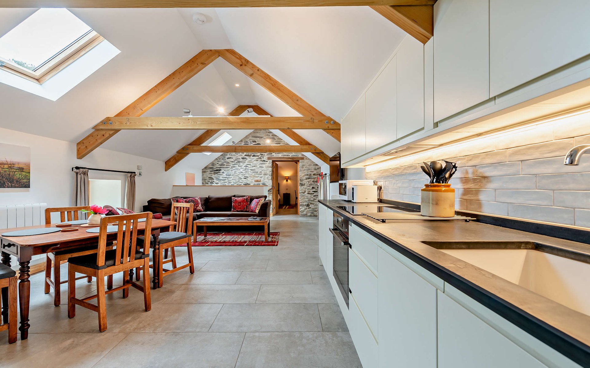 An advantage over Skanda Vale hotels is that the cottage comes with a fully equipped kitchen.