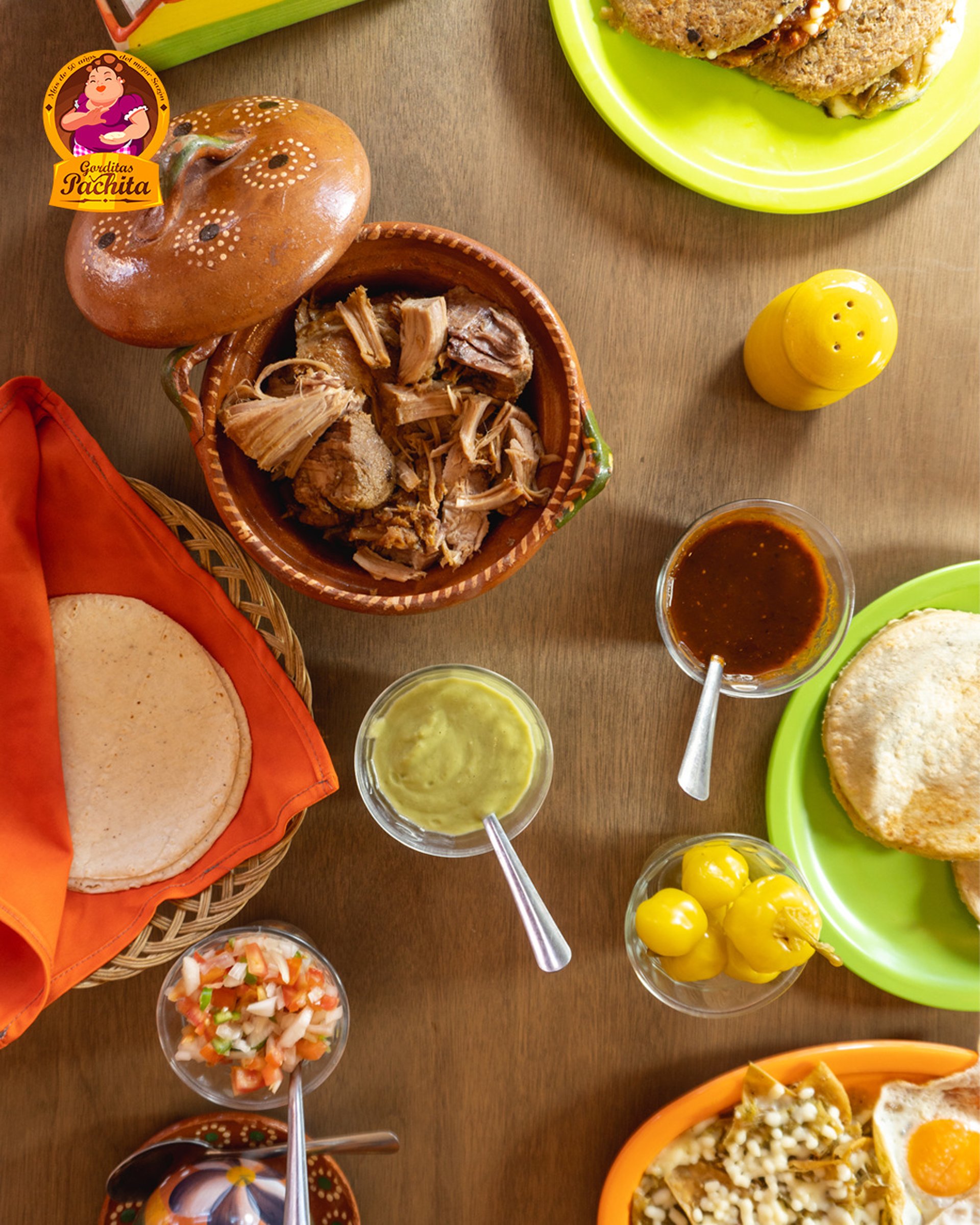 gray computer monitor