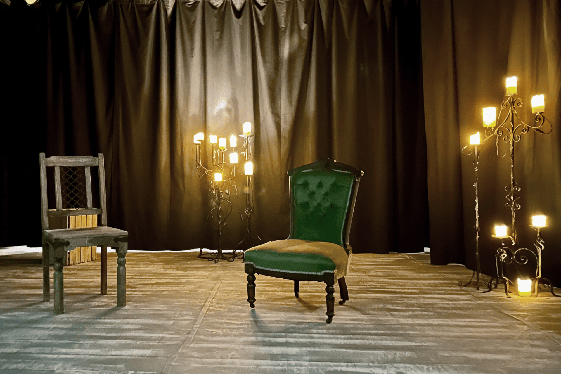 gray computer monitor