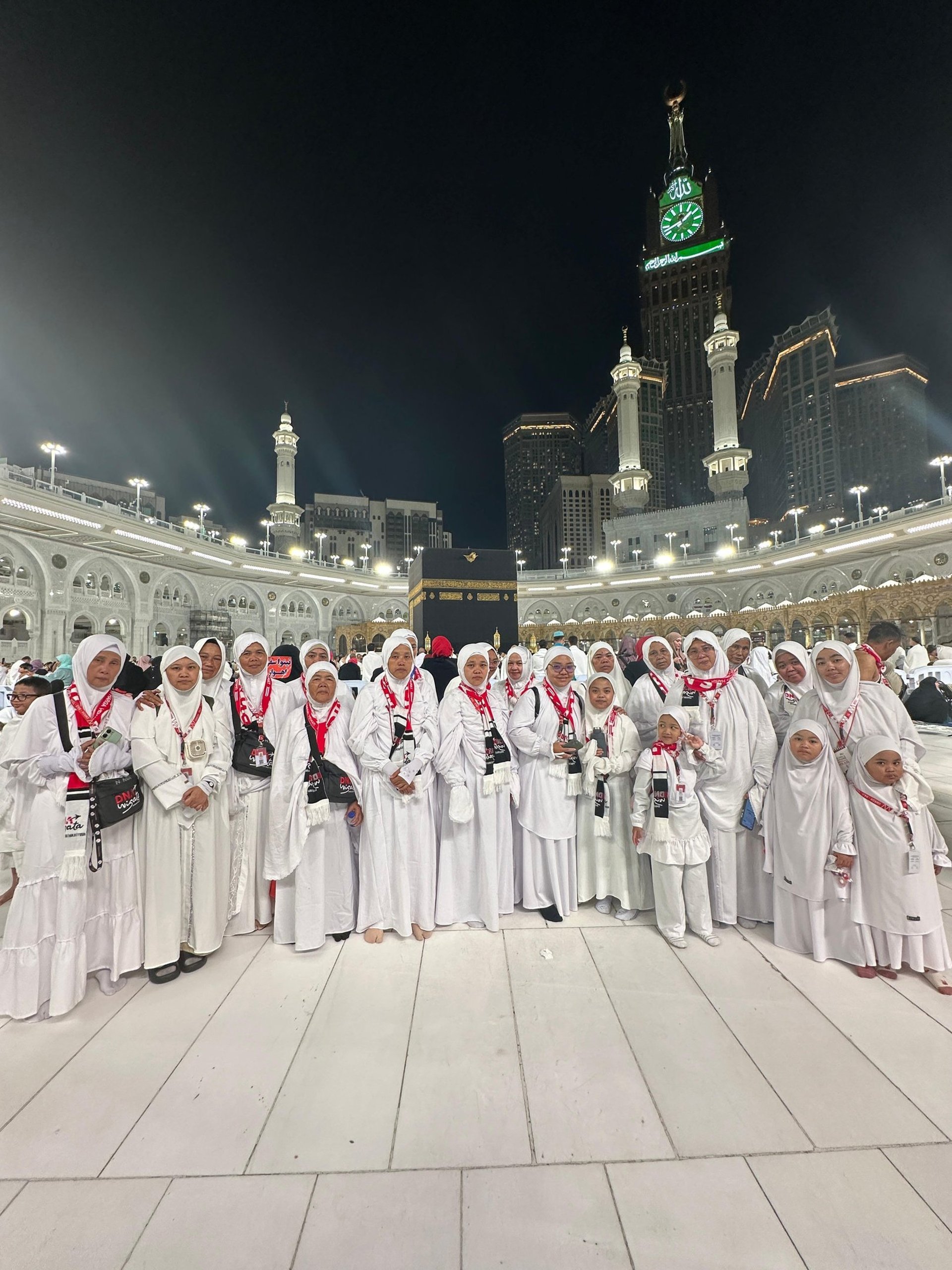 black and brown leather padded tub sofa