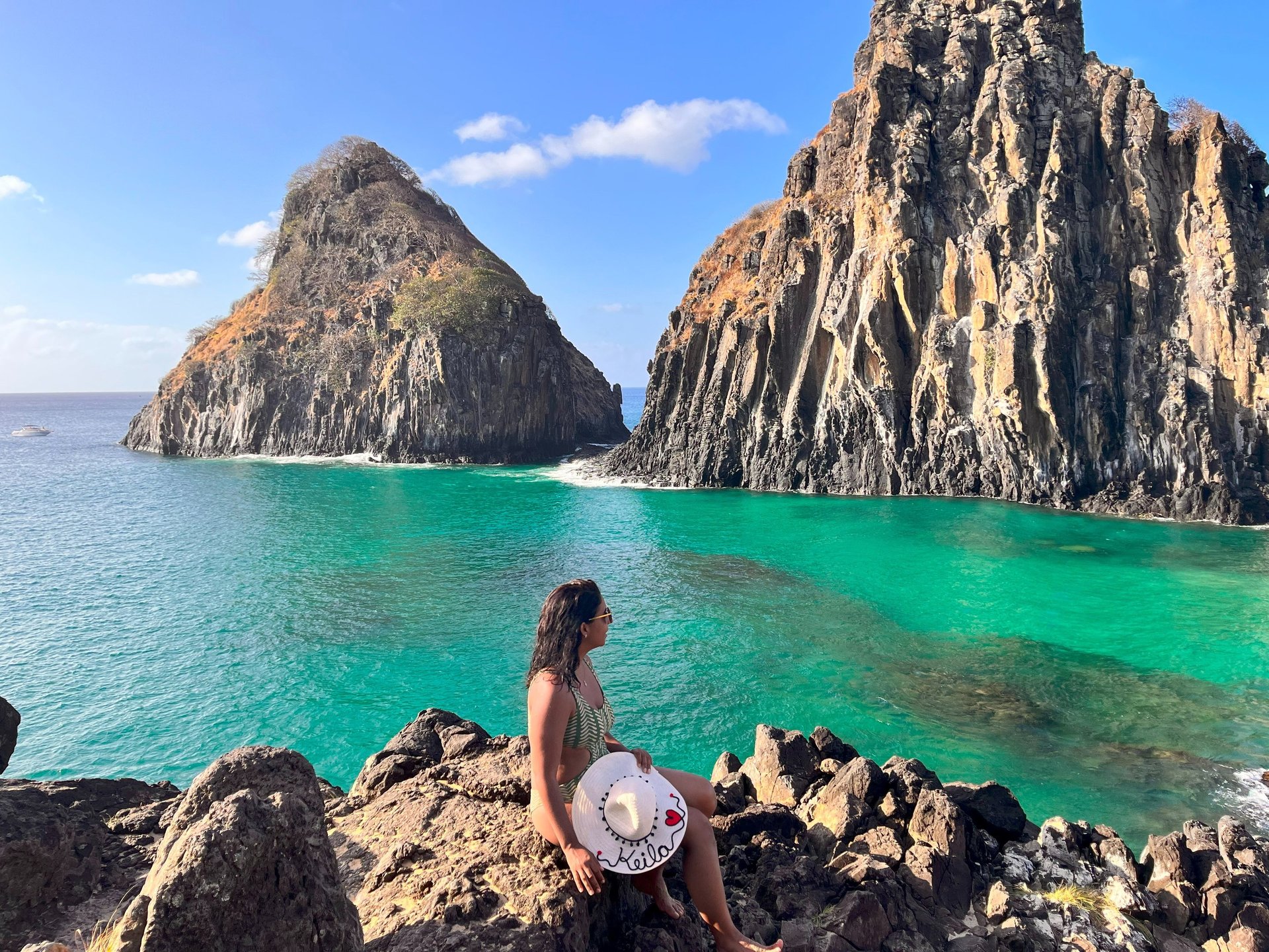 black and white bed linen