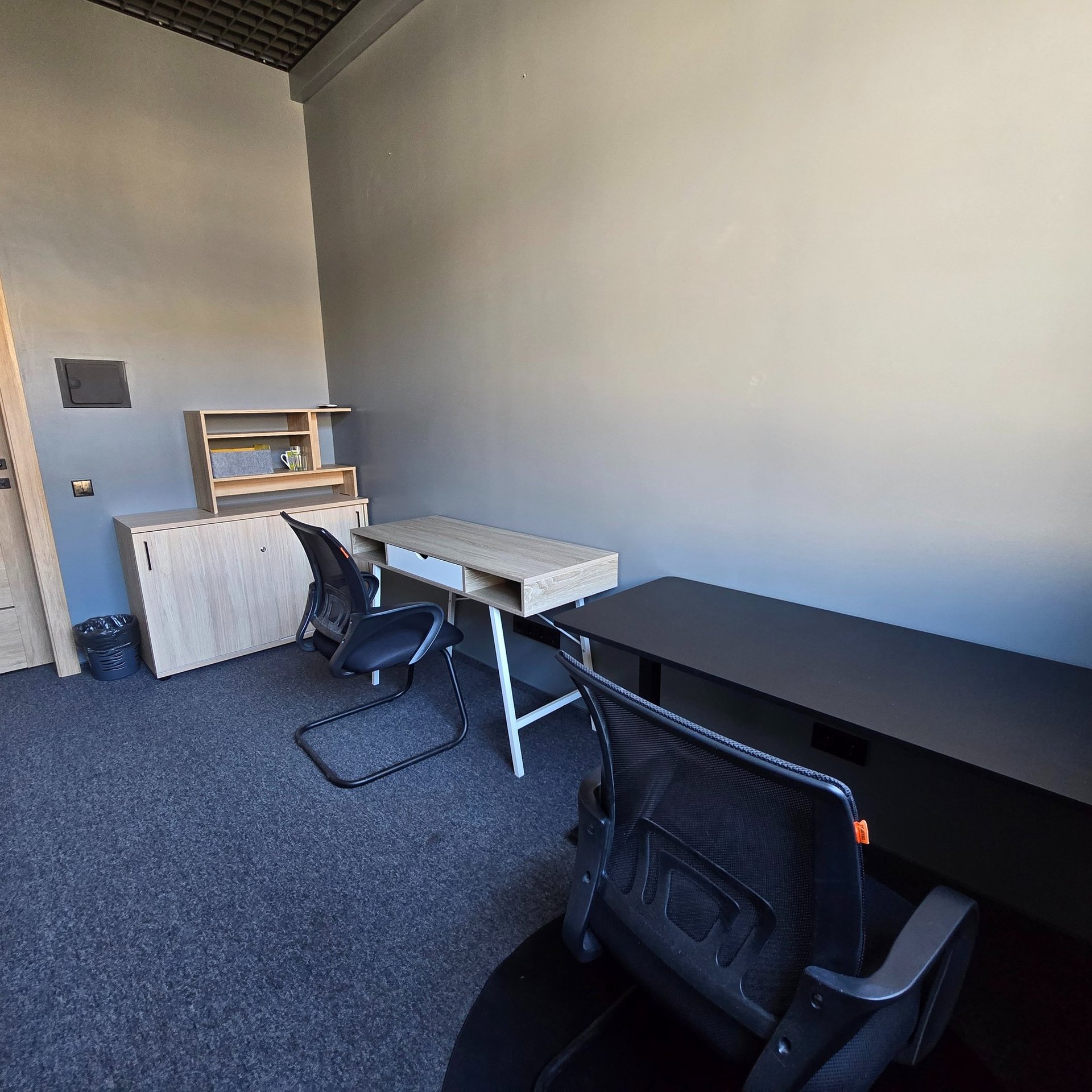 black and white bed linen