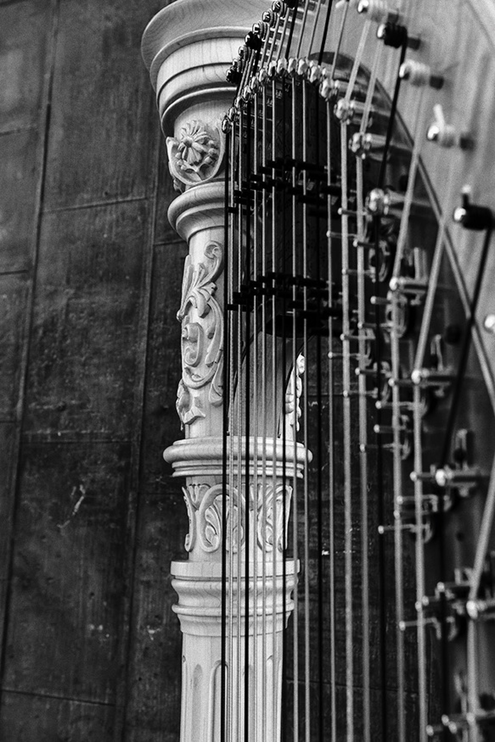 gray computer monitor