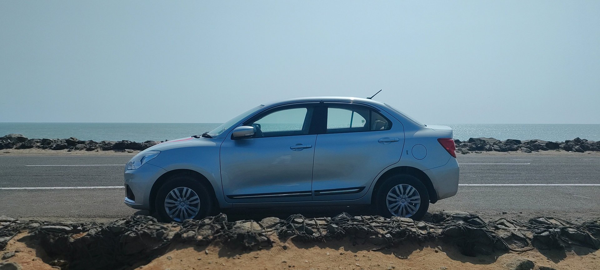 gray computer monitor