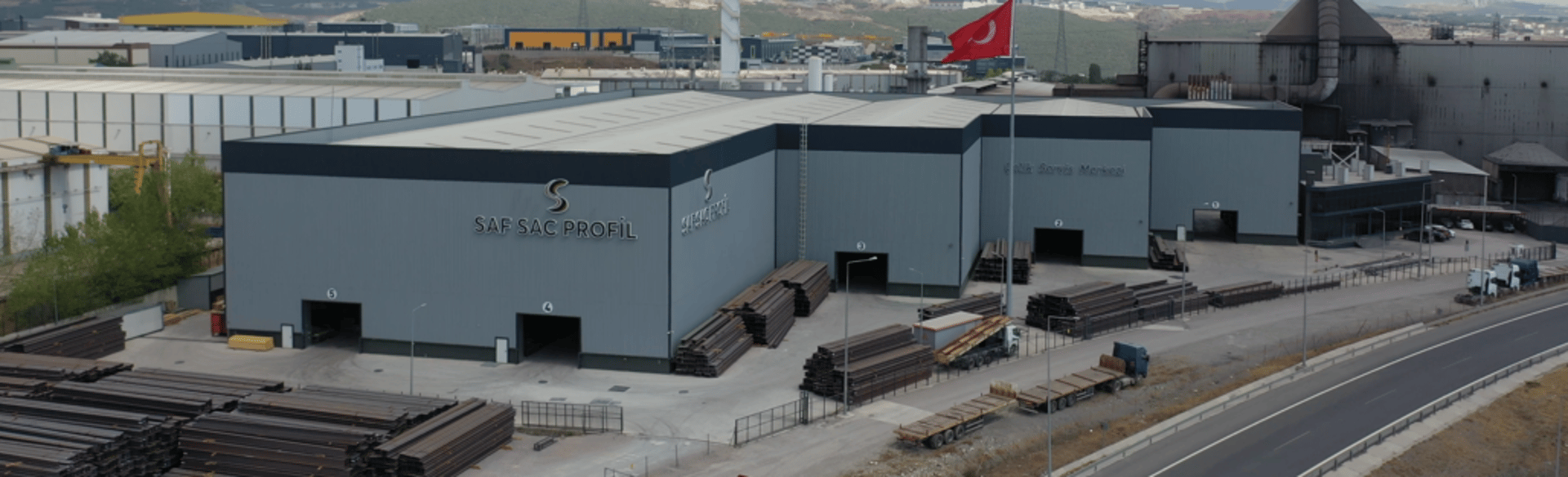 a close up of a metal diamond plate