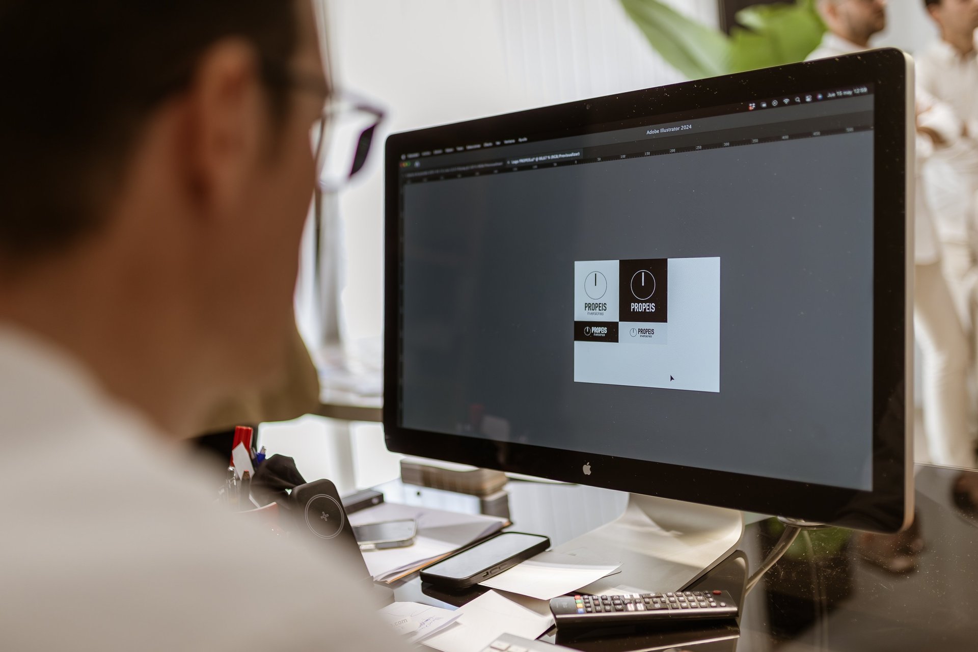 gray computer monitor