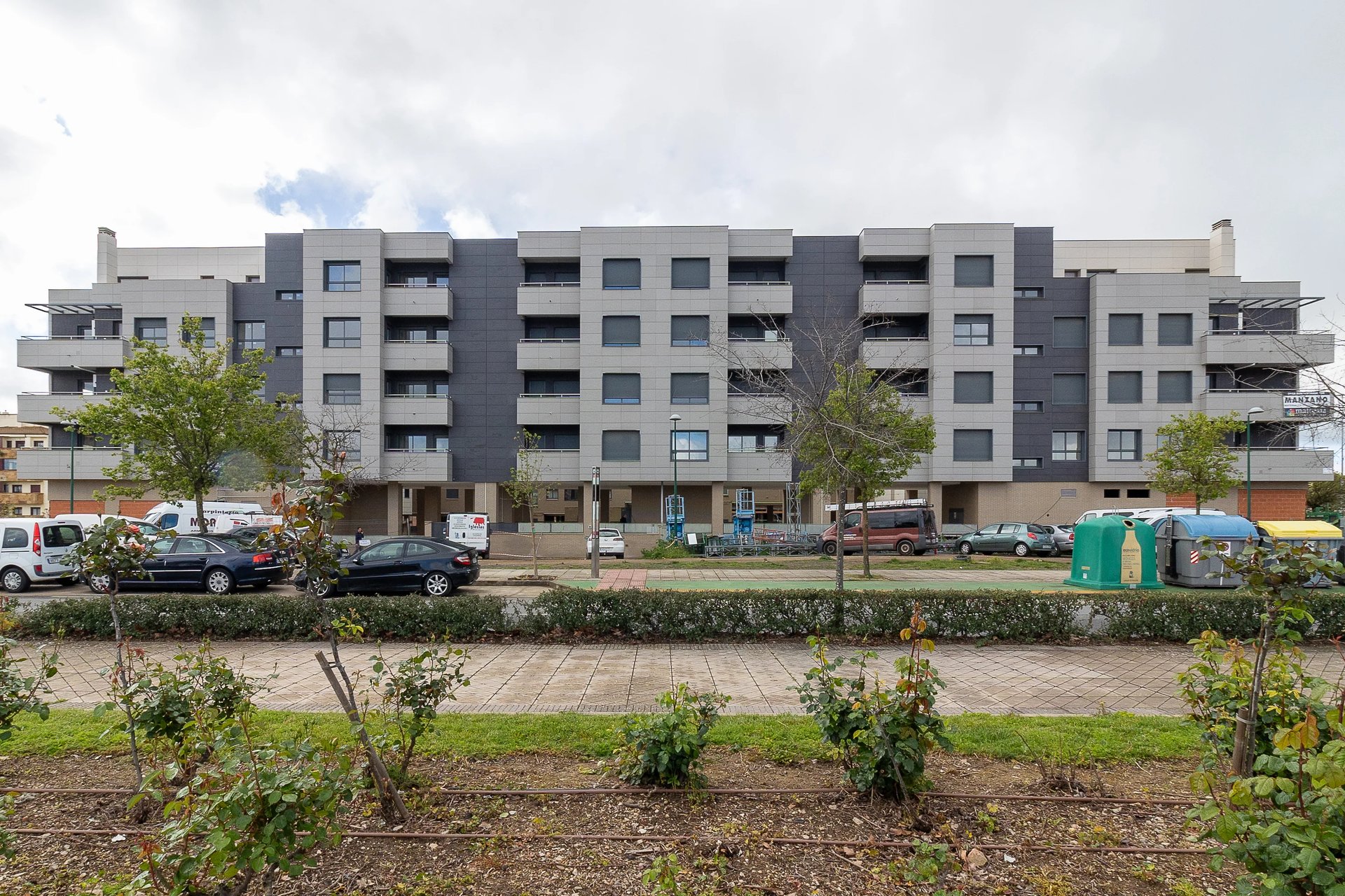 black and white bed linen