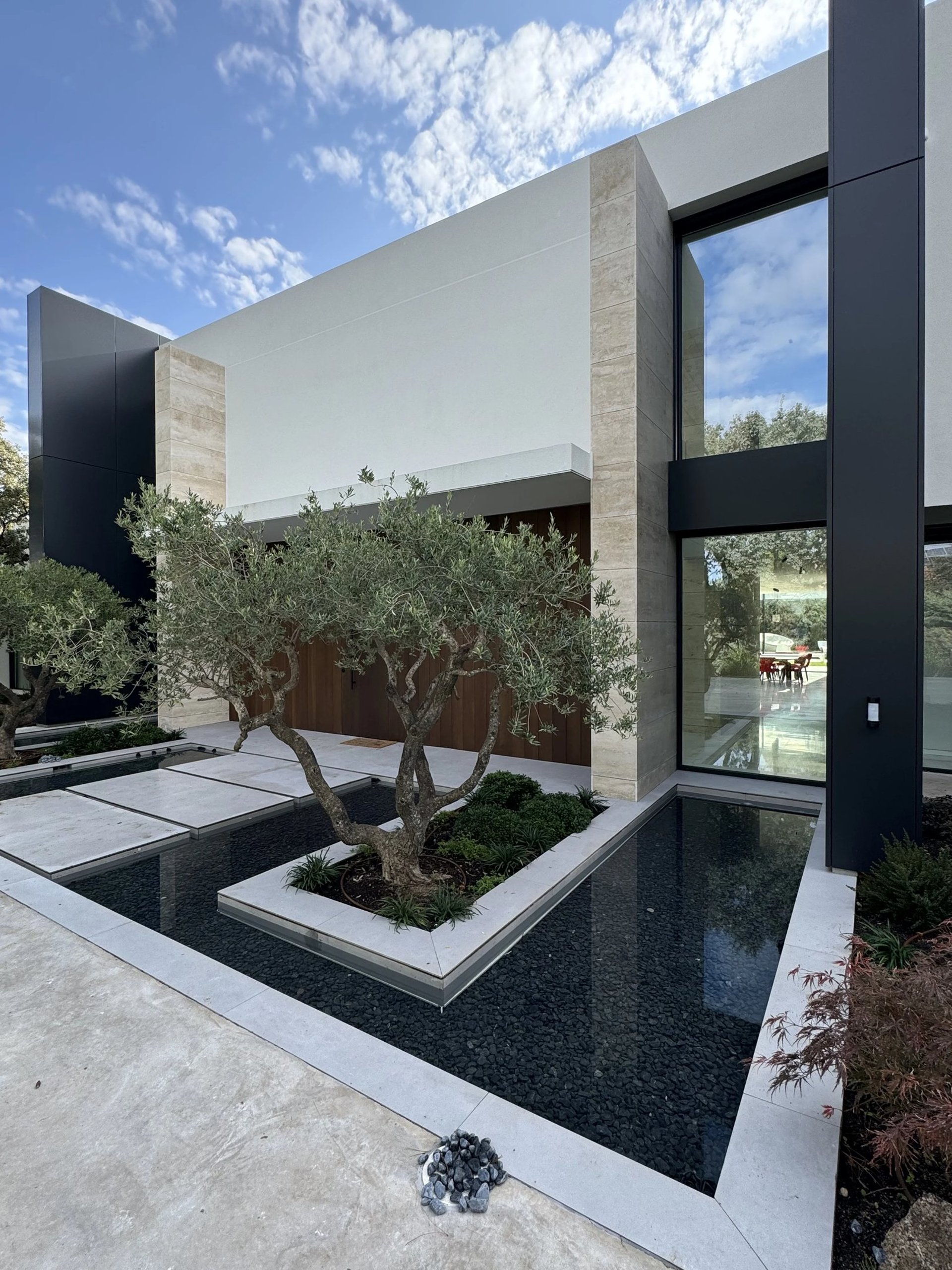 black and white bed linen