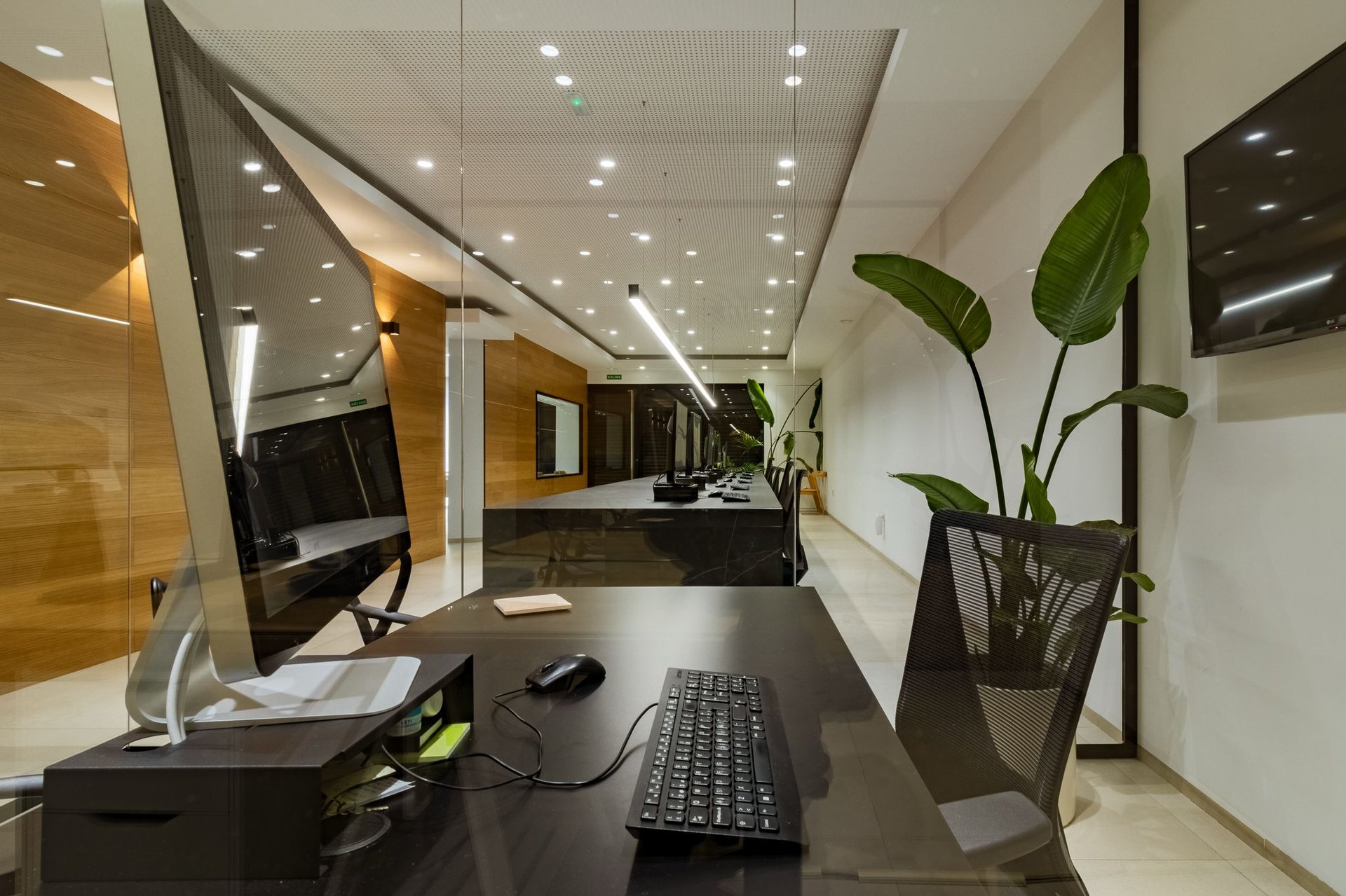 gray computer monitor