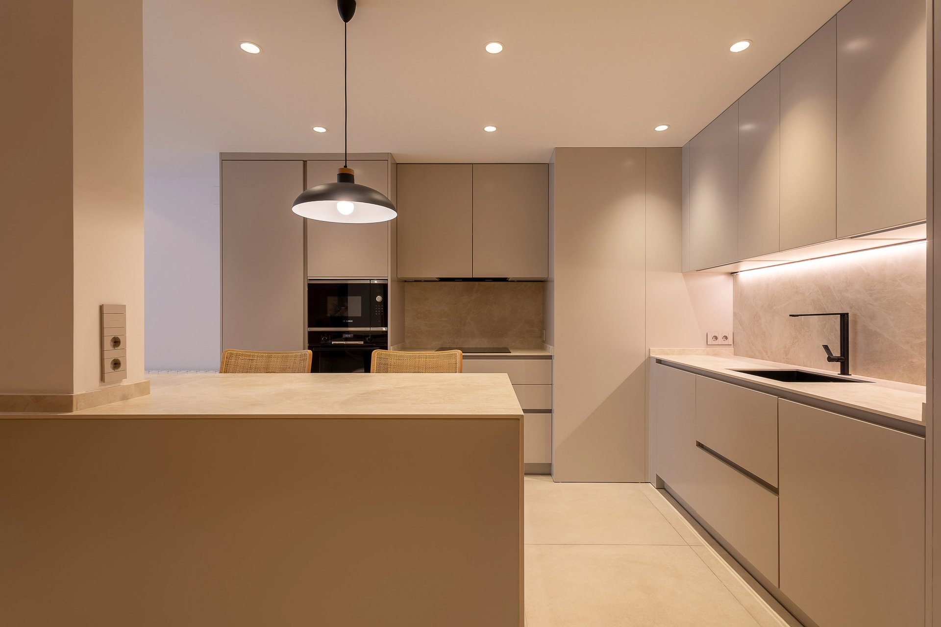 black and white bed linen