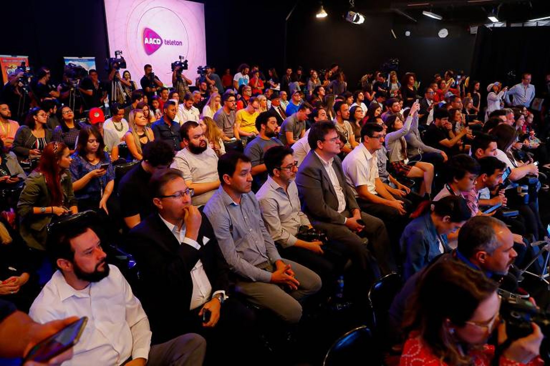 white, red, and blue barber spiraling bar