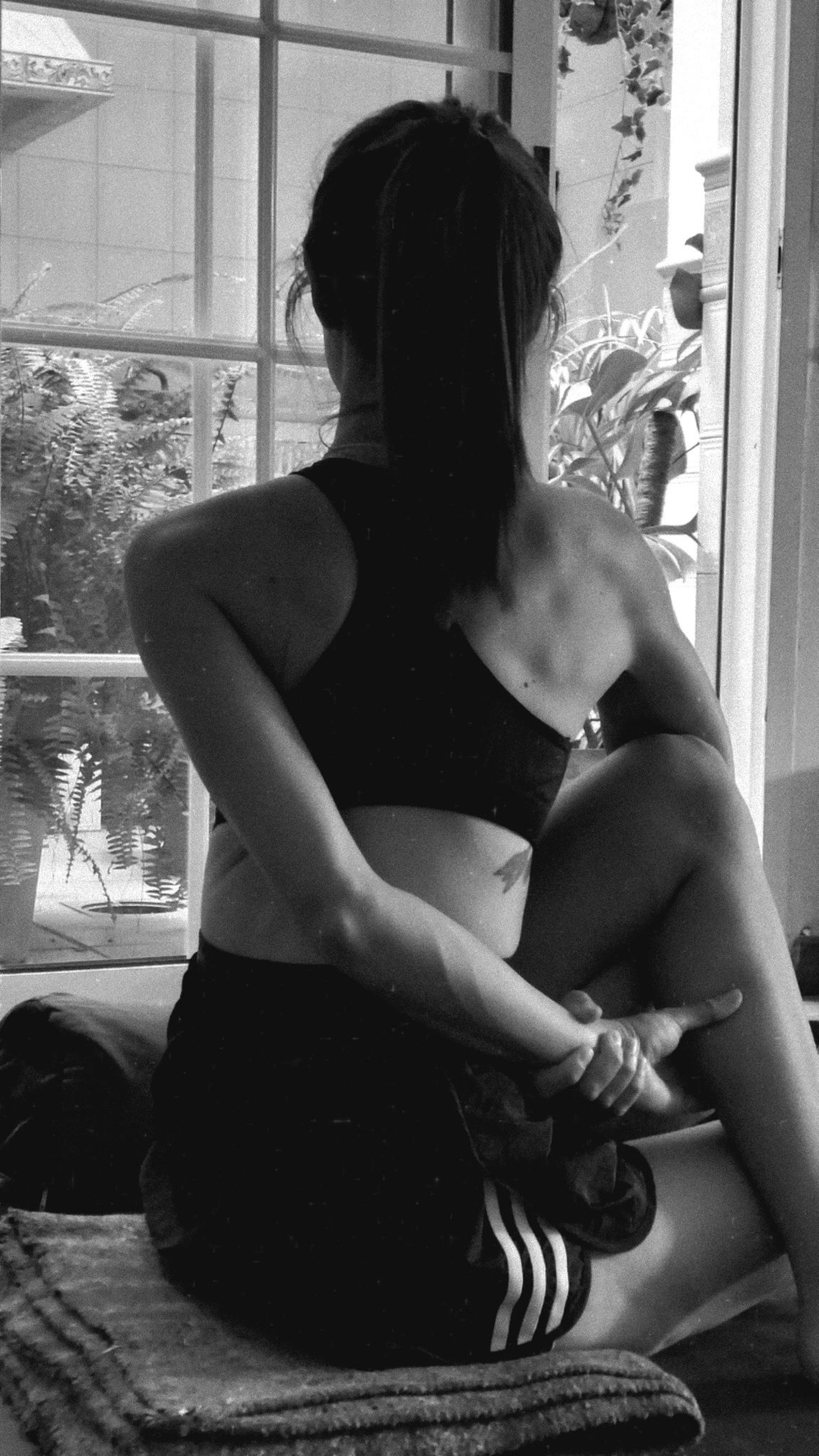 black and white bed linen