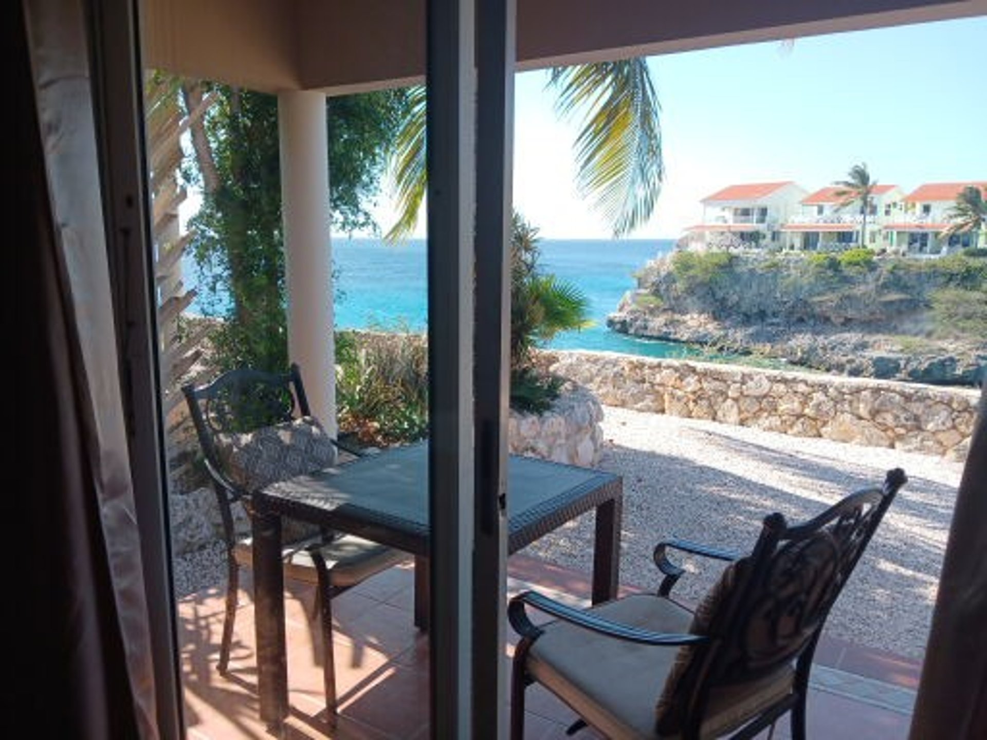 black and white bed linen