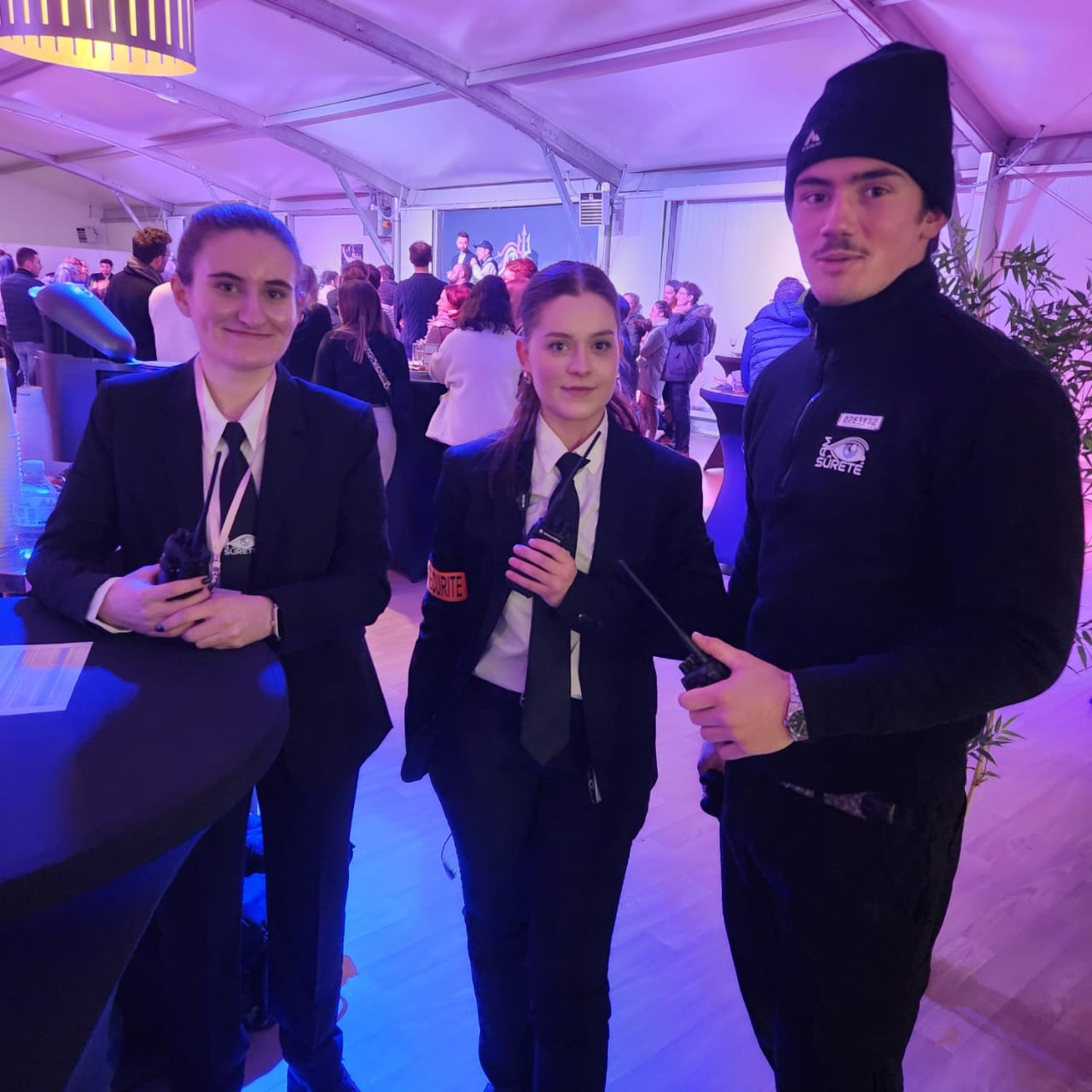 gray computer monitor