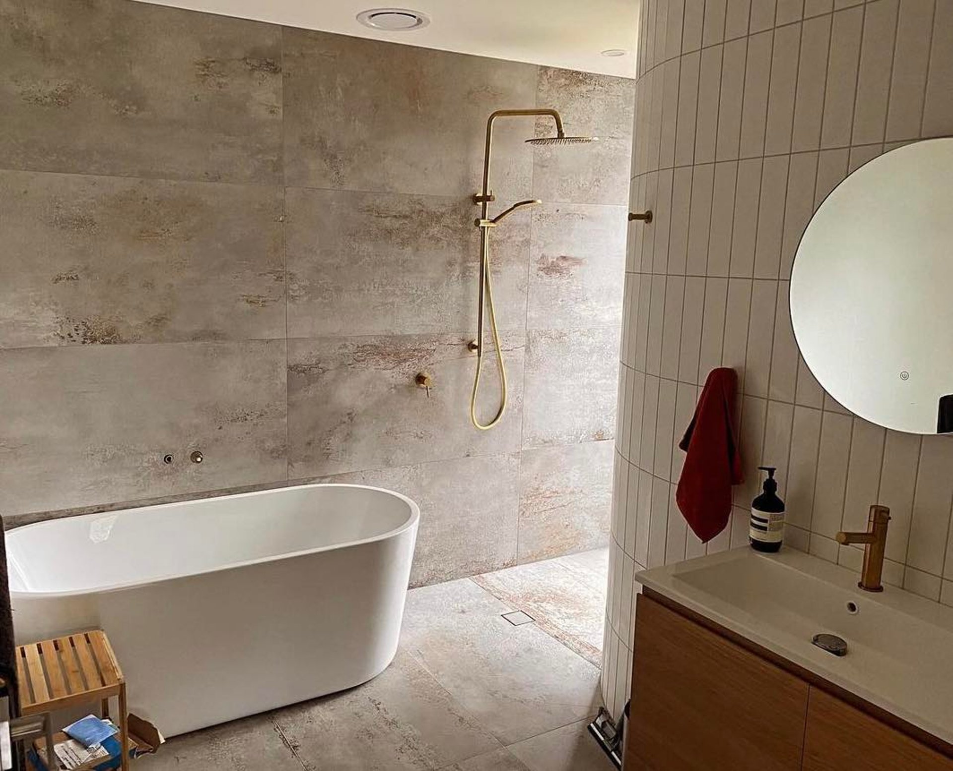 black and white bed linen