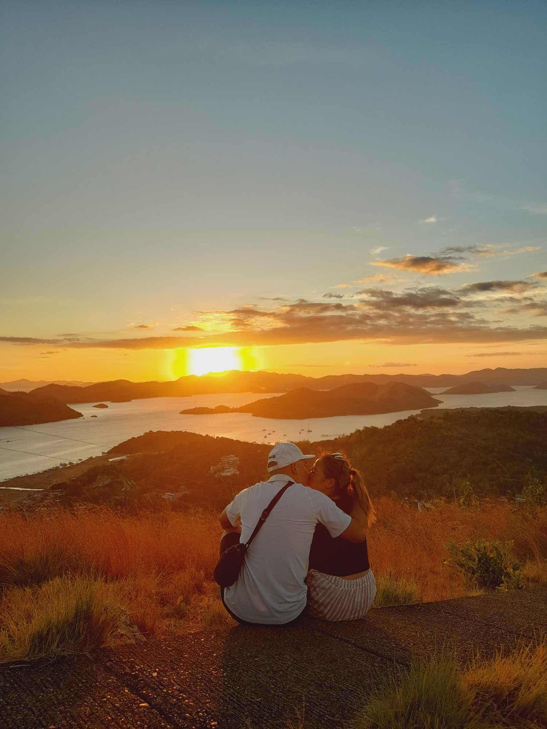 gray computer monitor