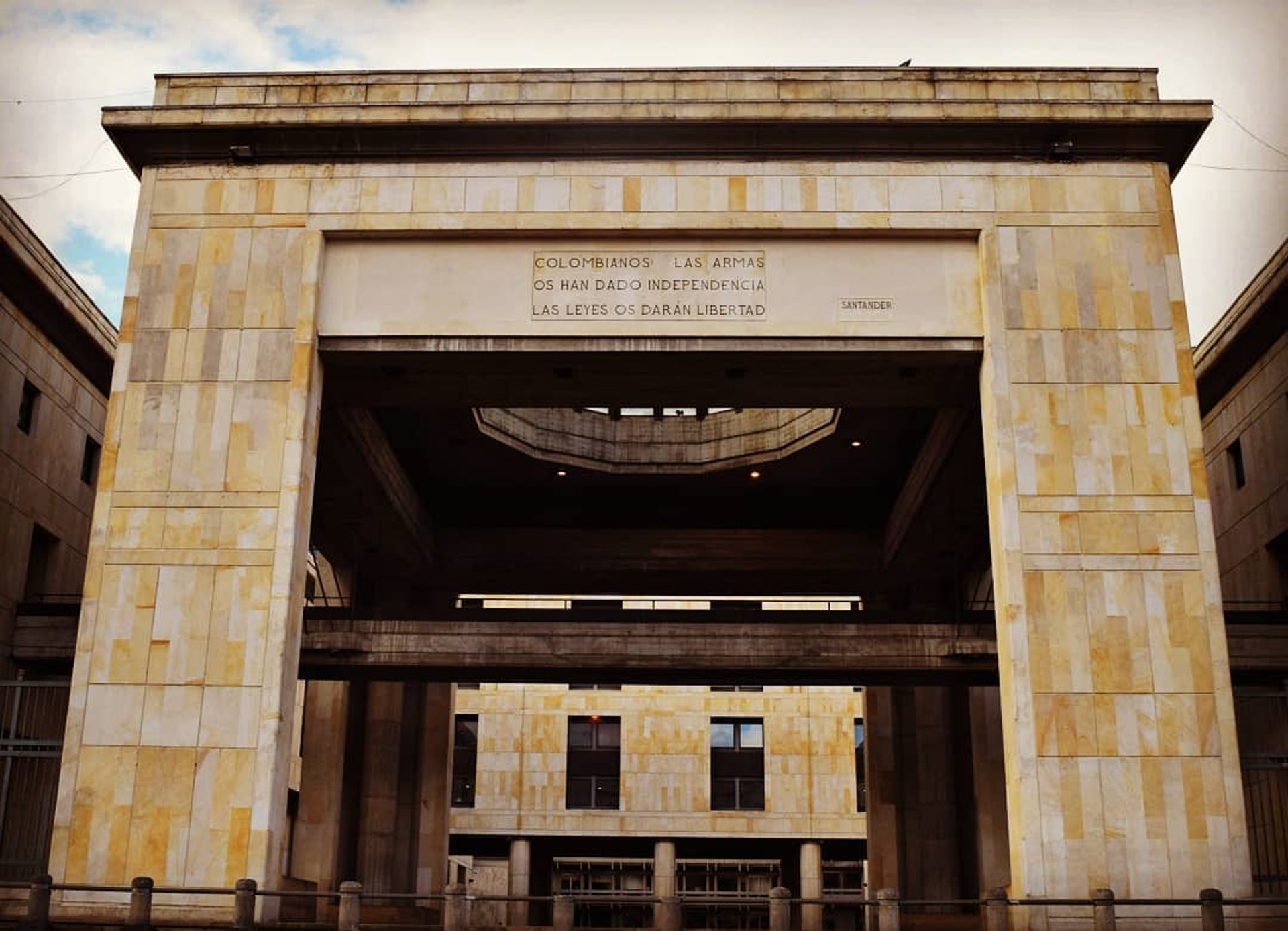 gray computer monitor