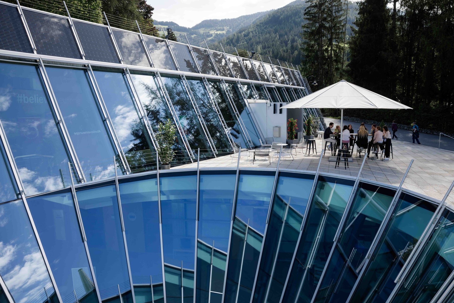 black and white bed linen