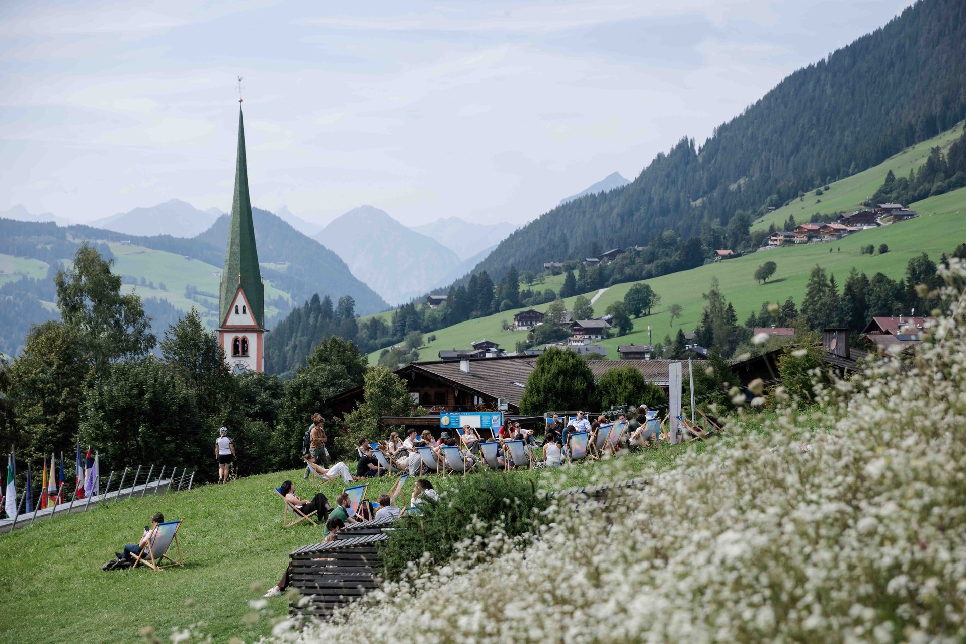 black and white bed linen