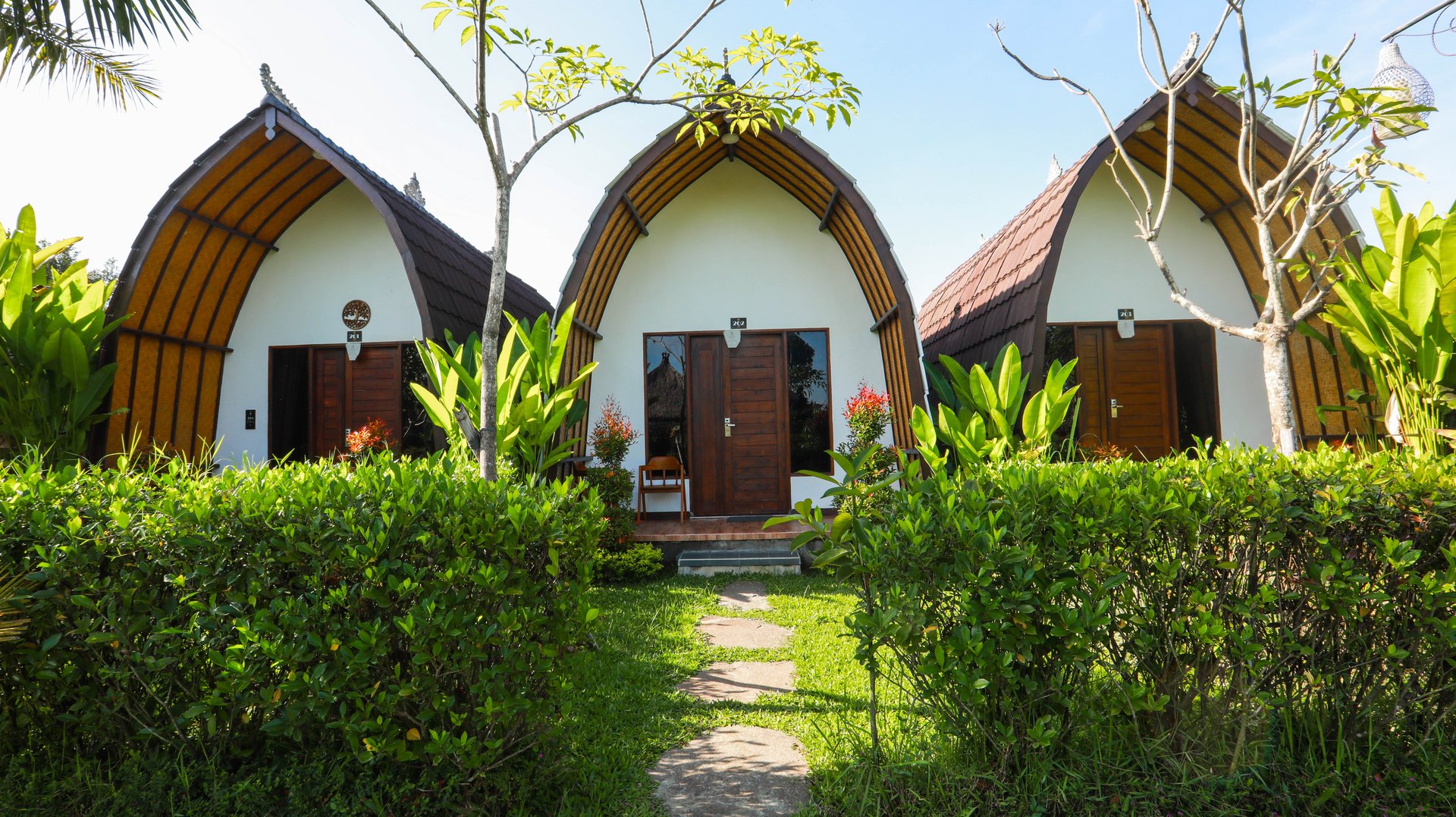 black and white bed linen
