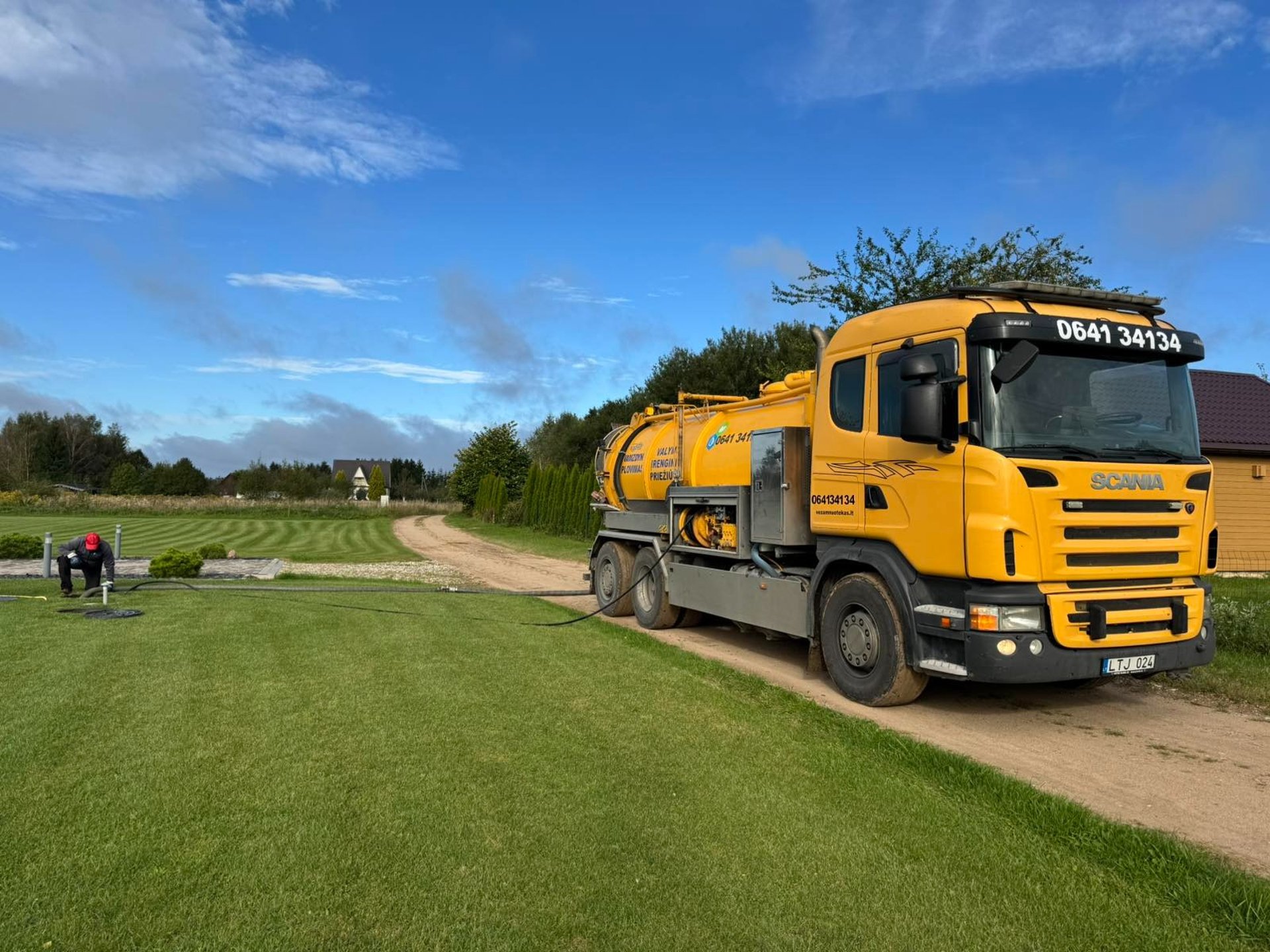 black and brown leather padded tub sofa