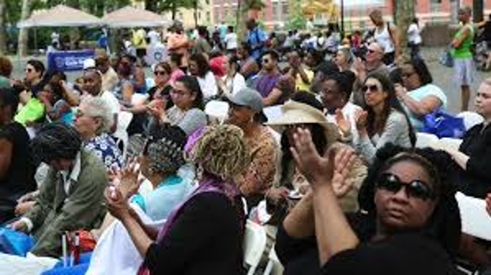 gray computer monitor