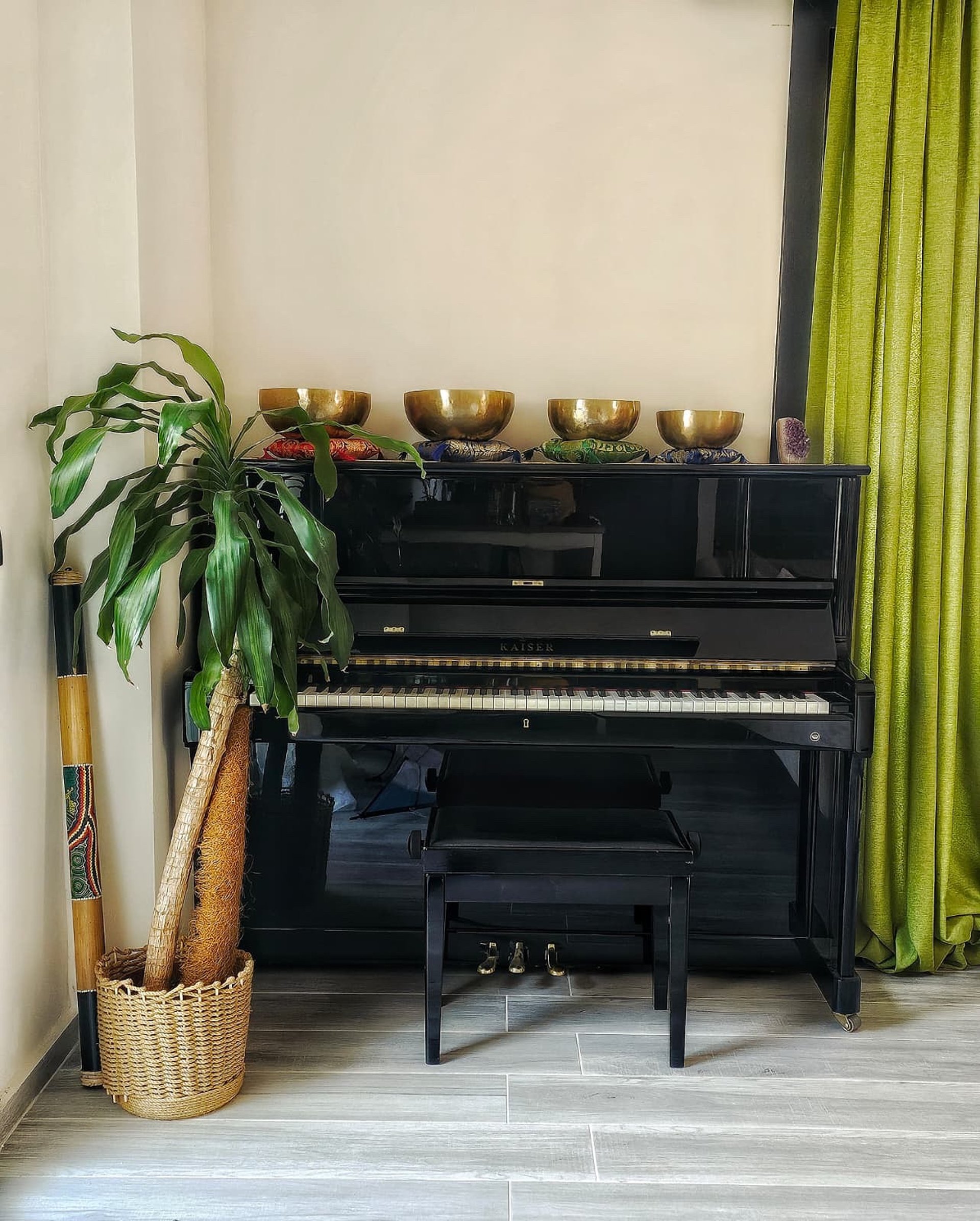black and white bed linen