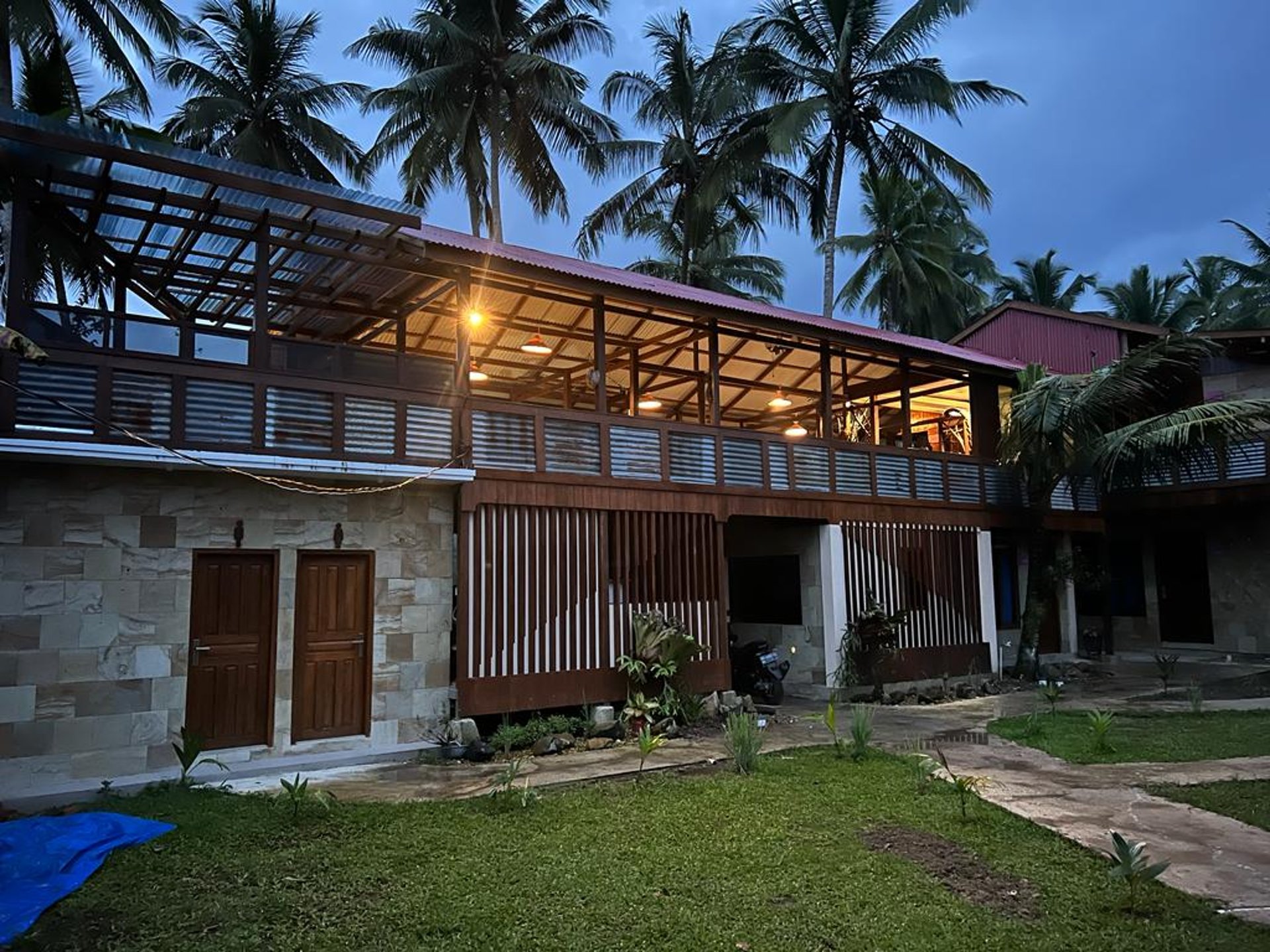 black and brown leather padded tub sofa