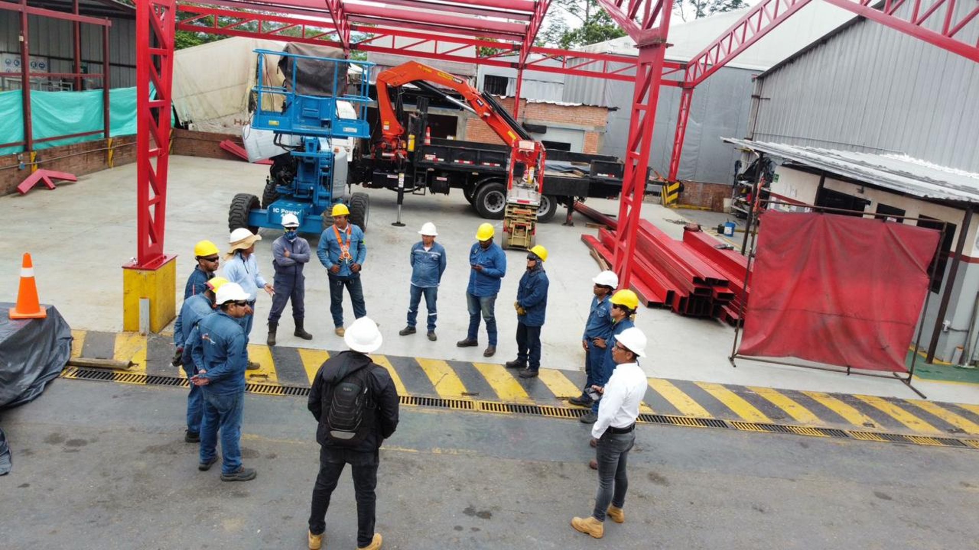 gray computer monitor