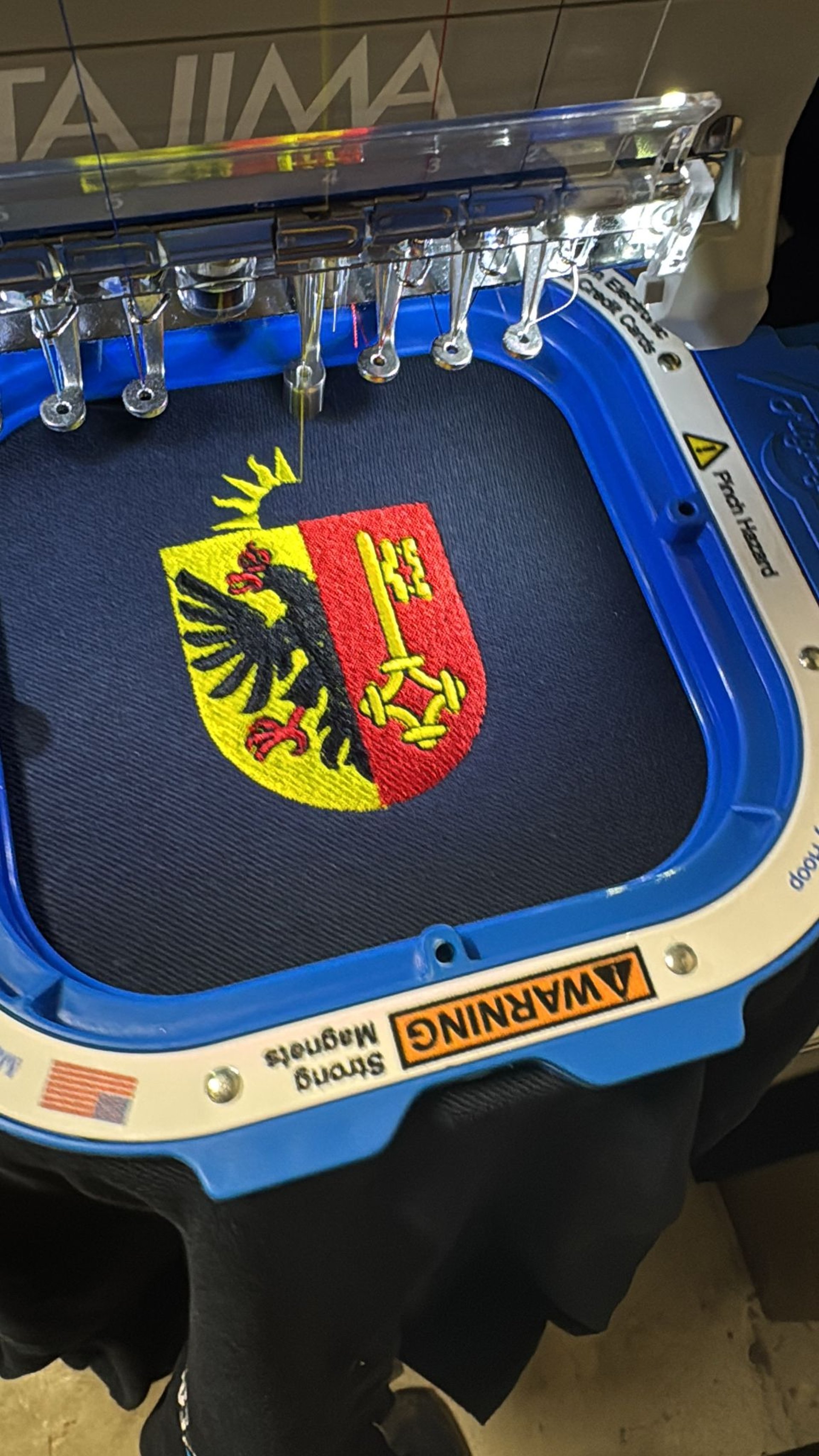 gray computer monitor