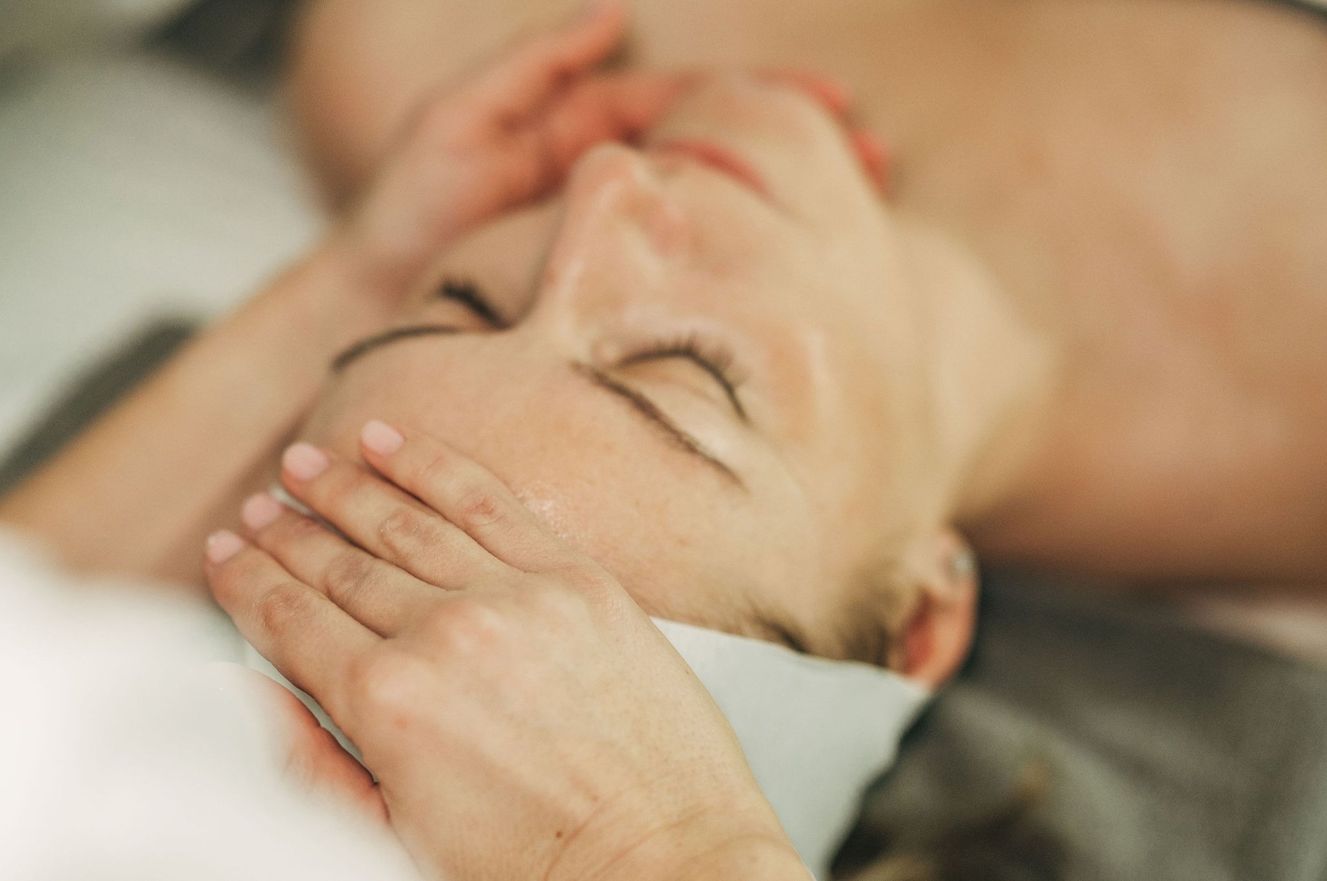 gray computer monitor