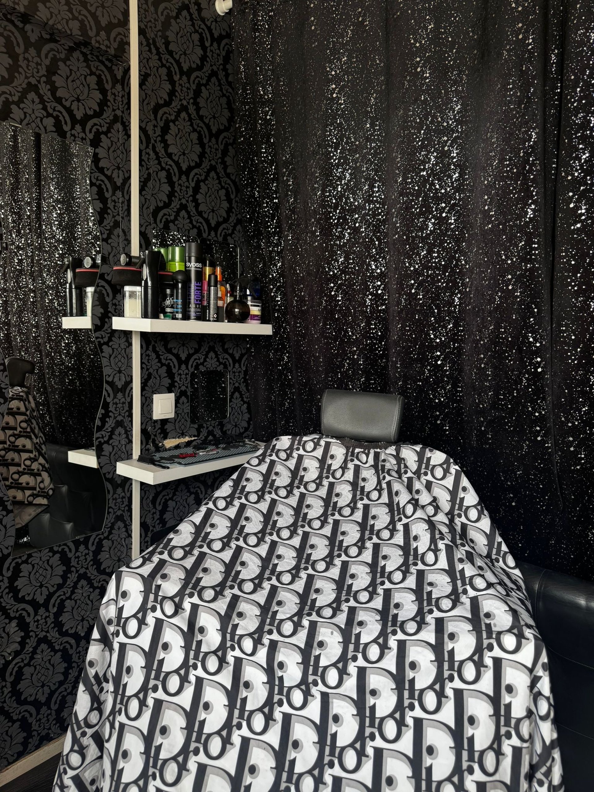 black and white bed linen