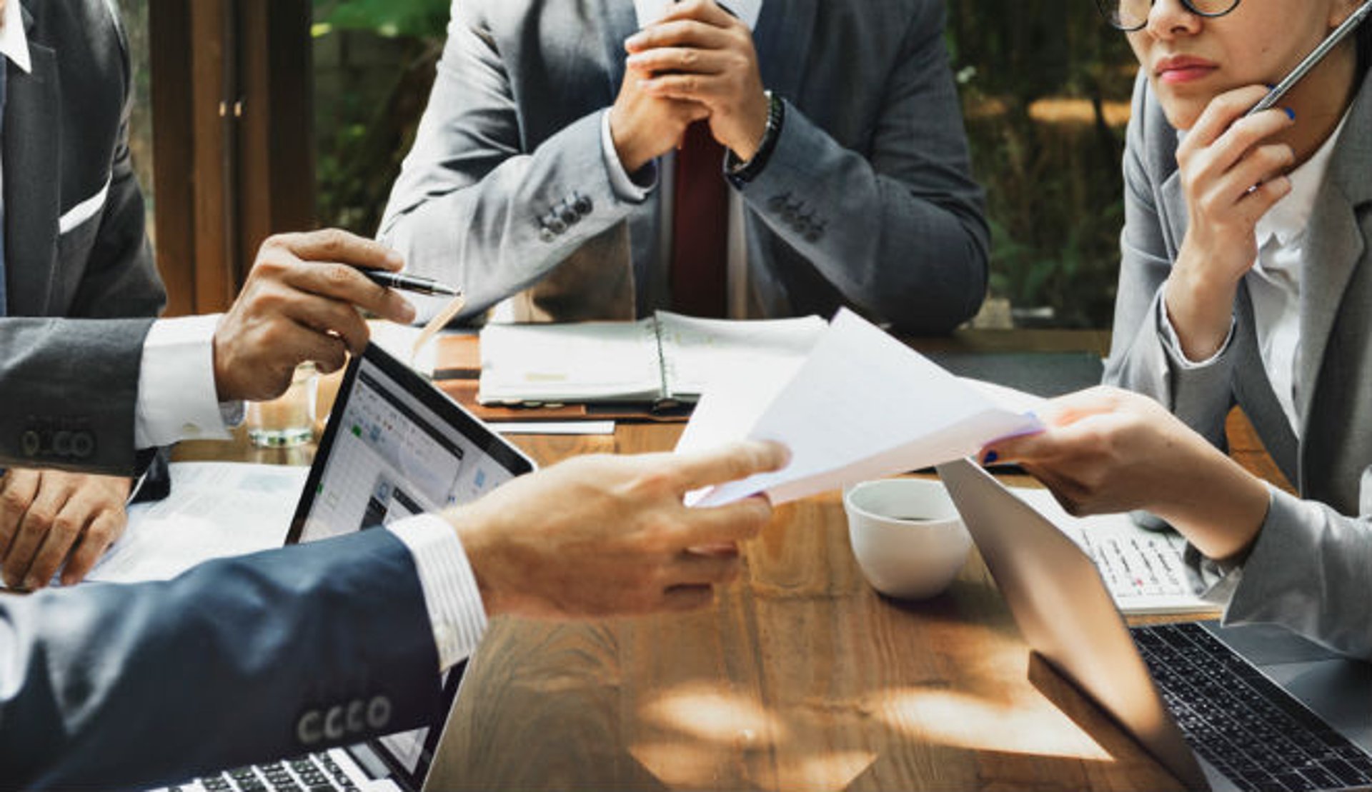 gray computer monitor