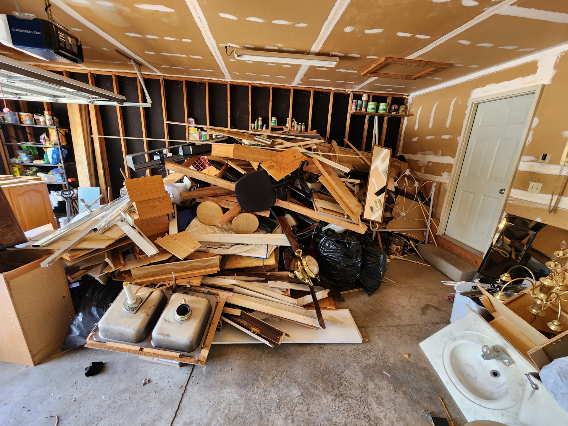 black and white bed linen