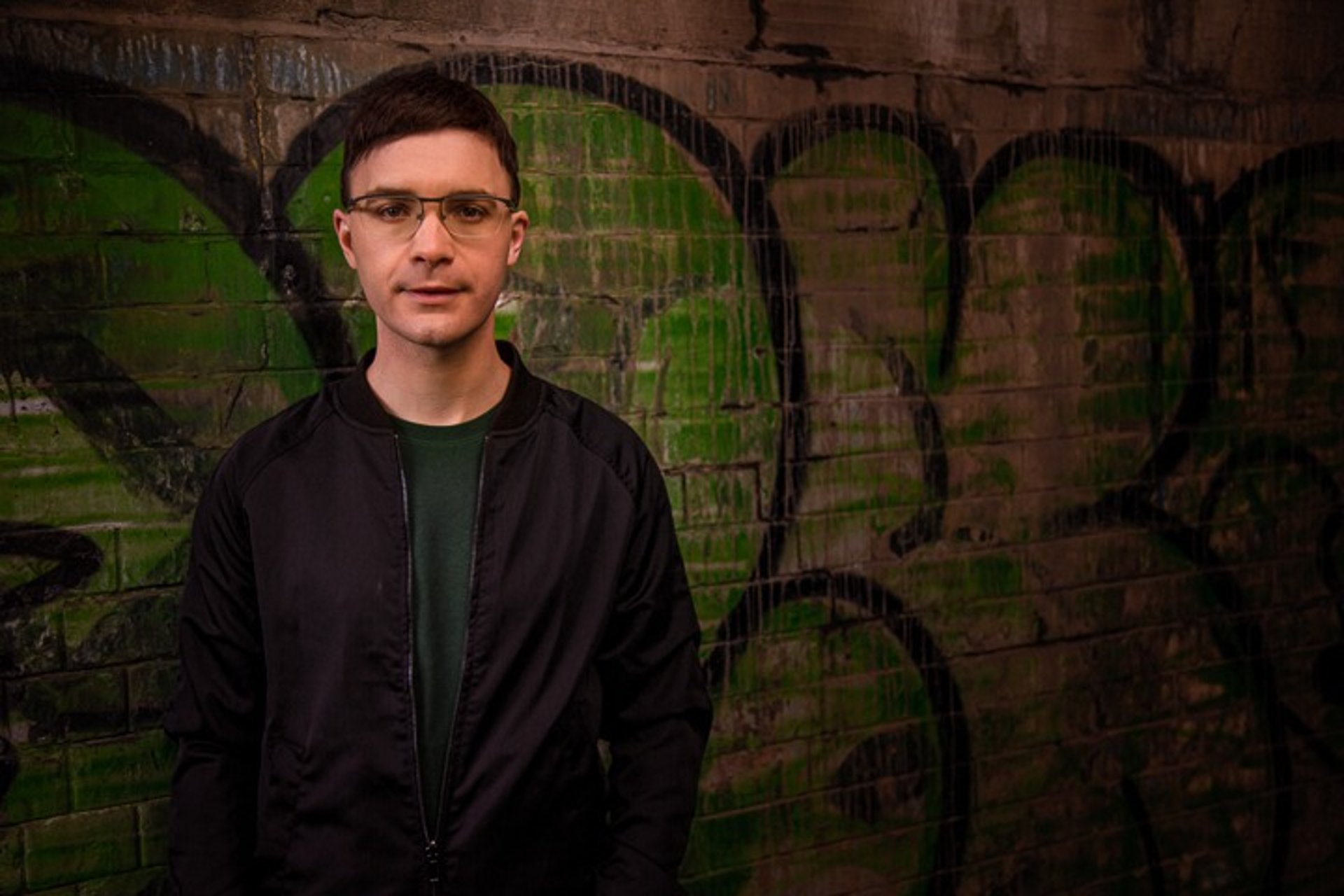 gray computer monitor