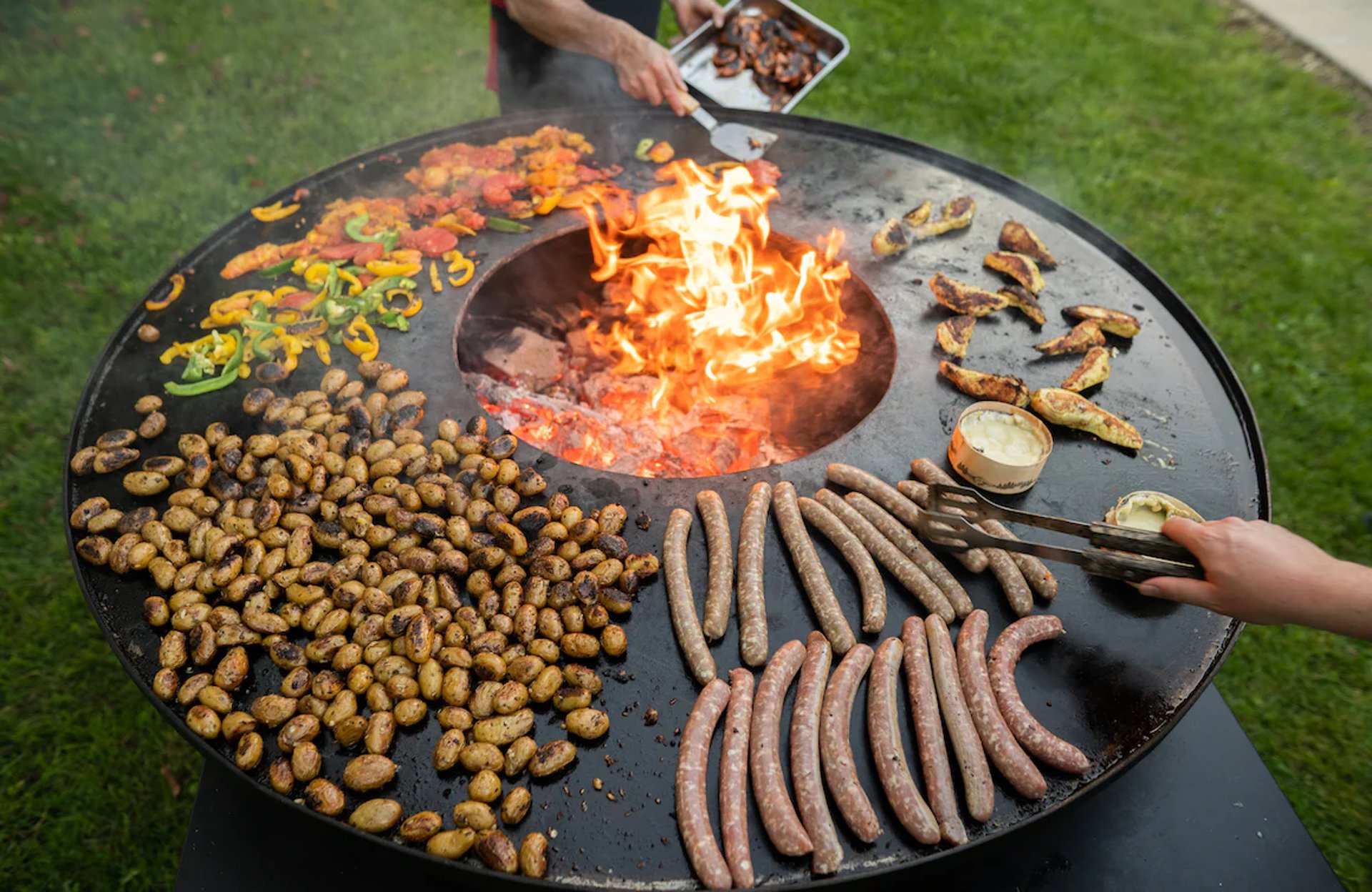 black and white bed linen