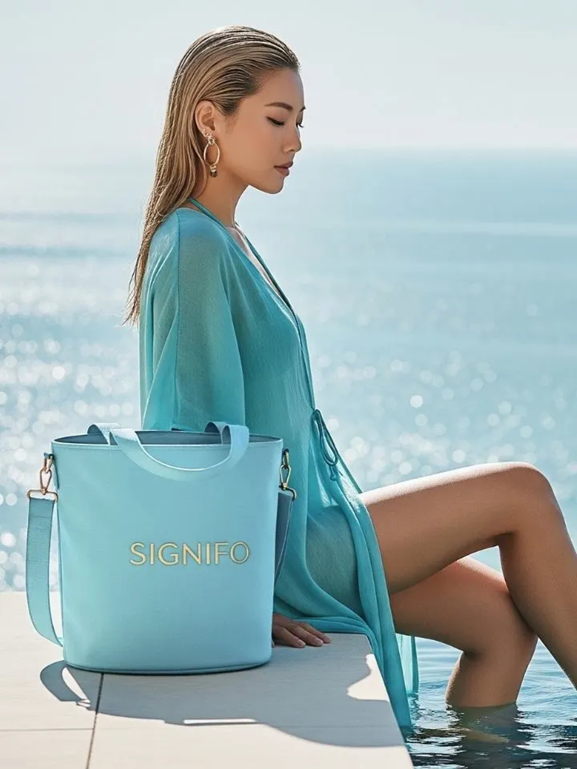 Model wanita dengan hasil aplikasi produk dari kain kanvas polyester SIGNIFO warna LAGUNA
