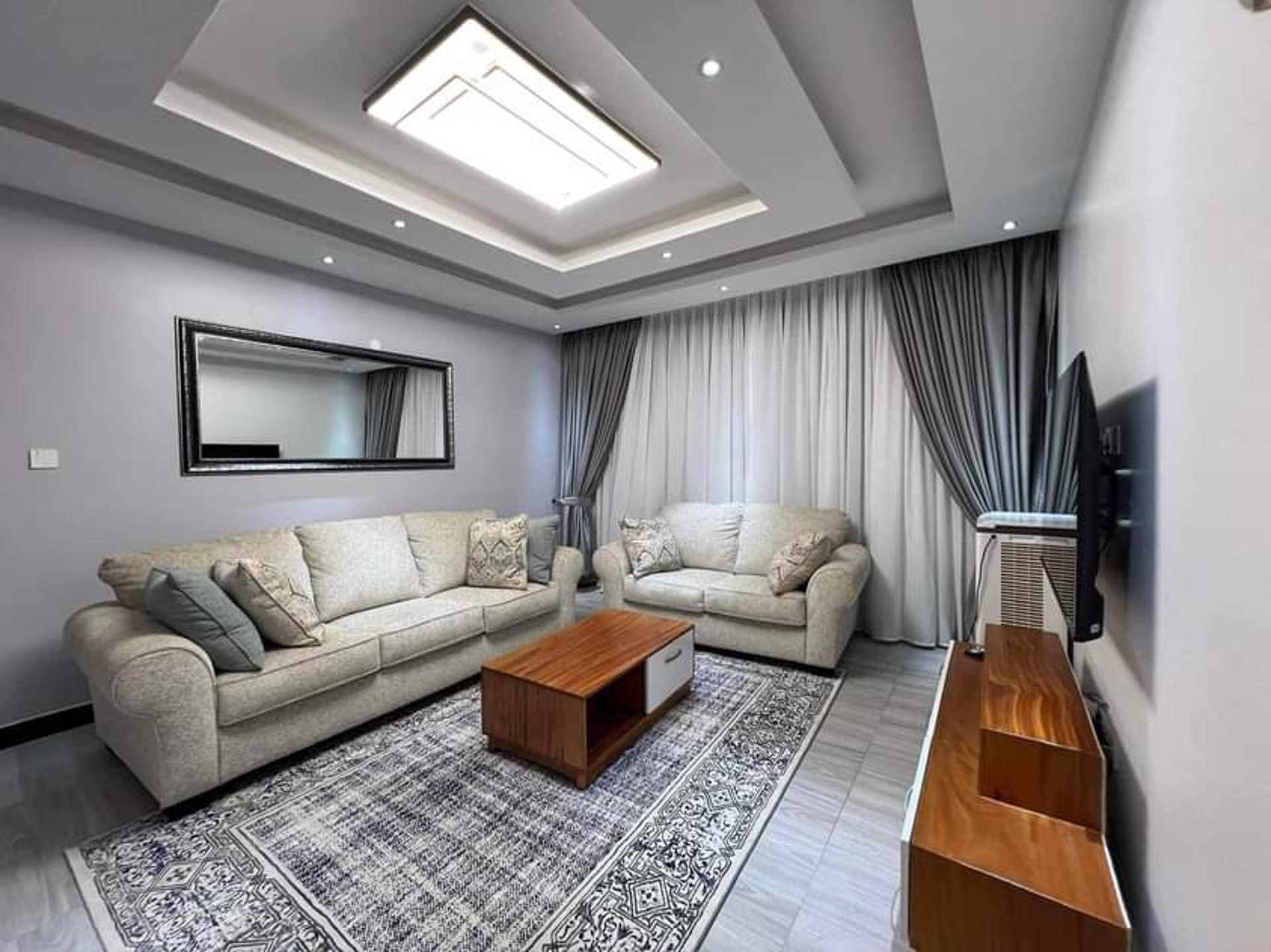 black and white bed linen