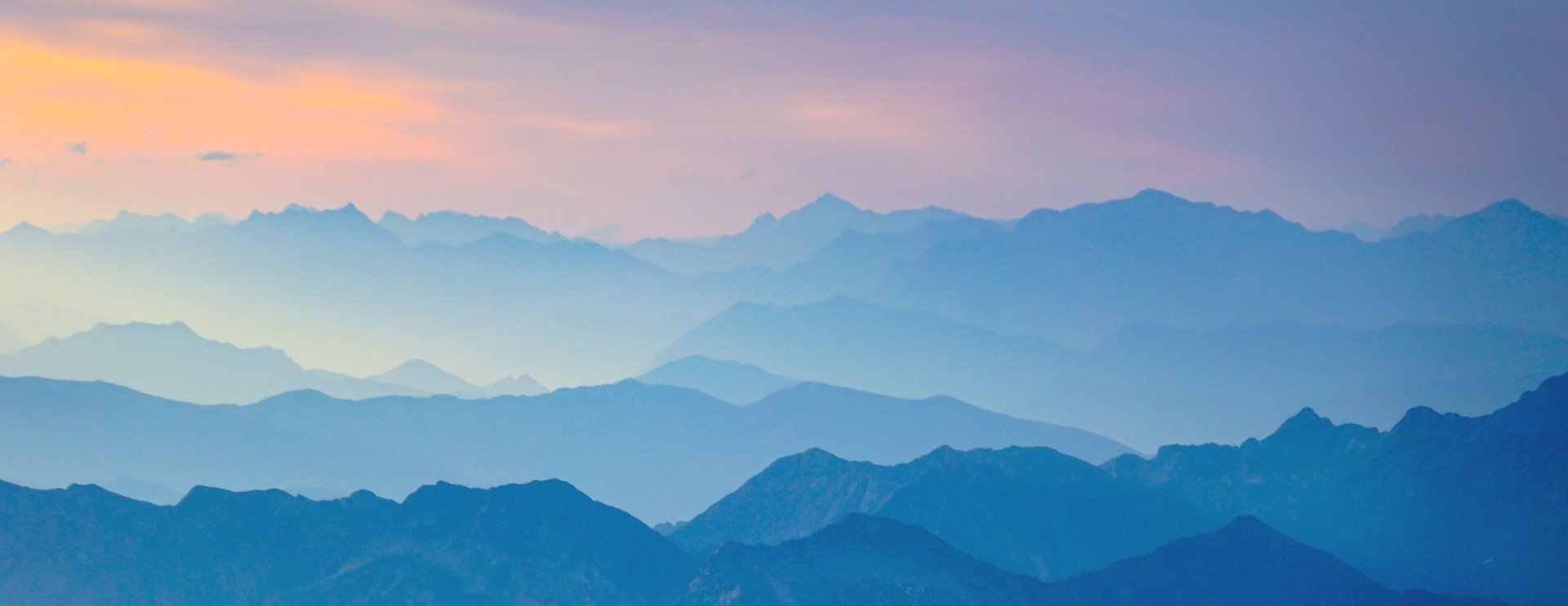 blue mountains at daytime