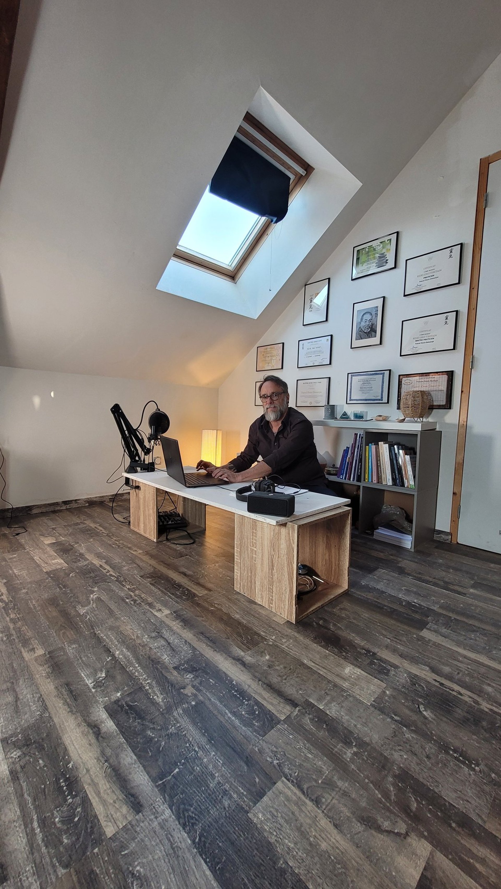 black and white bed linen