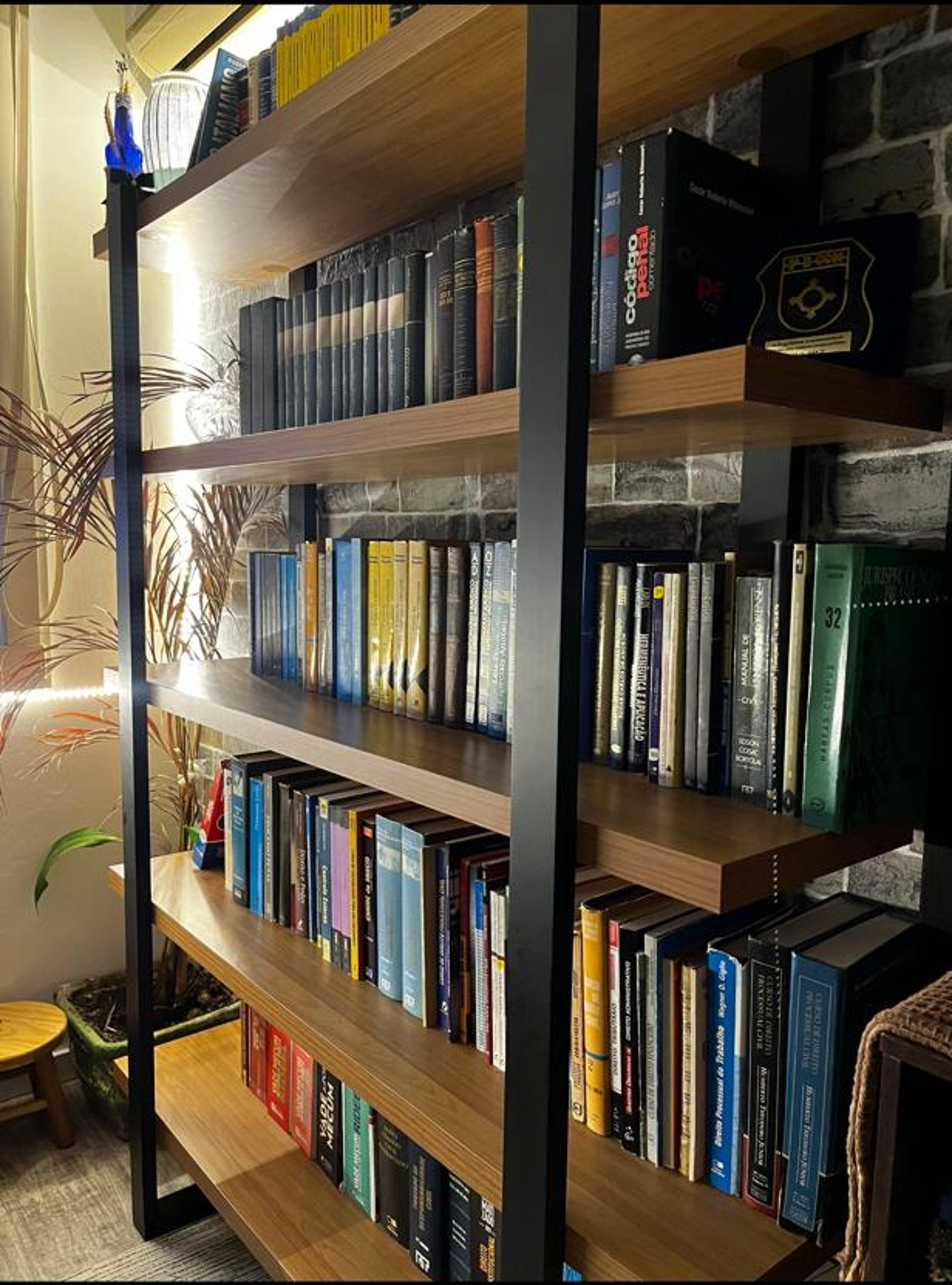 gray computer monitor